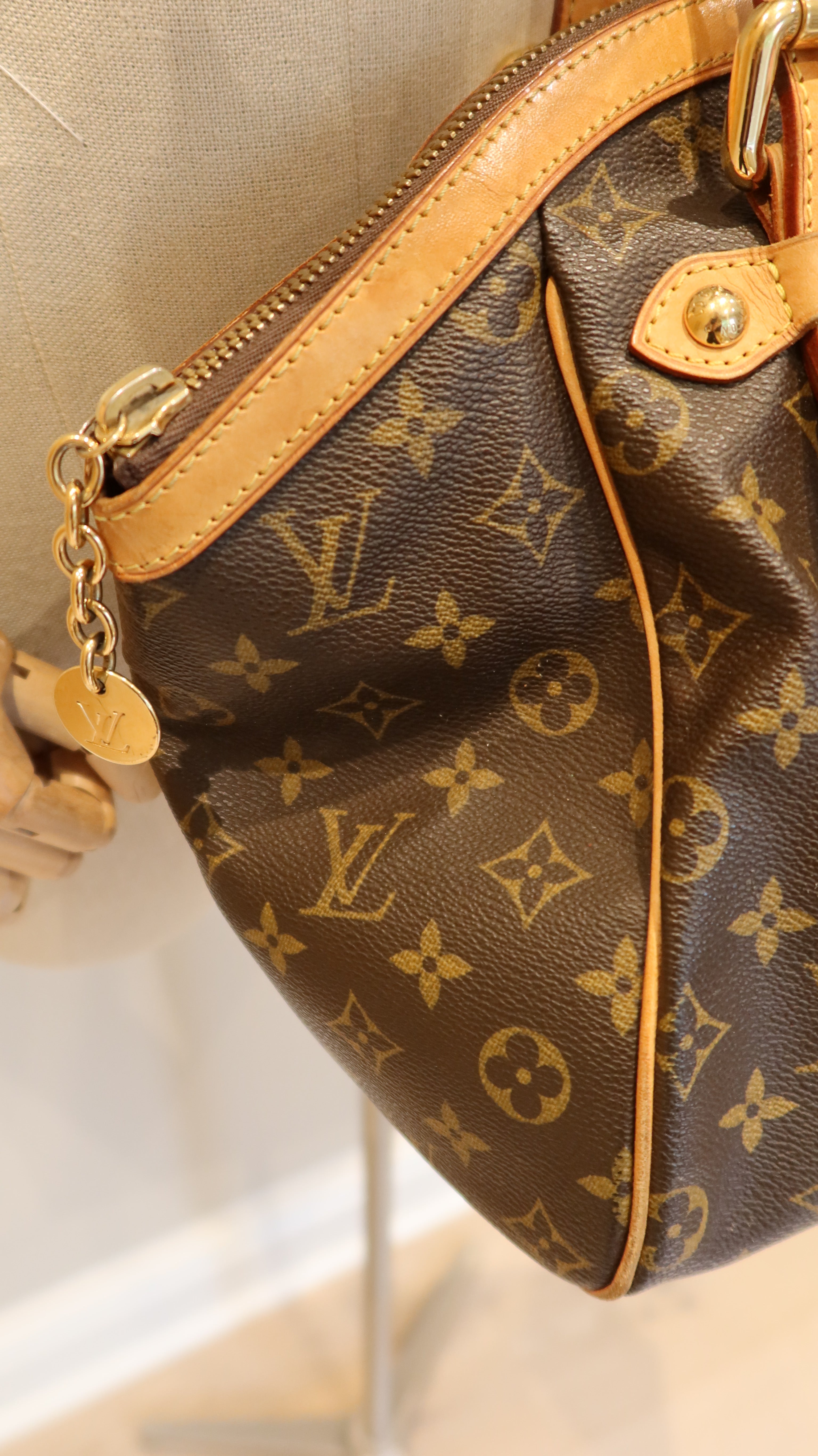 Louis Vuitton Tivoli GM Bag