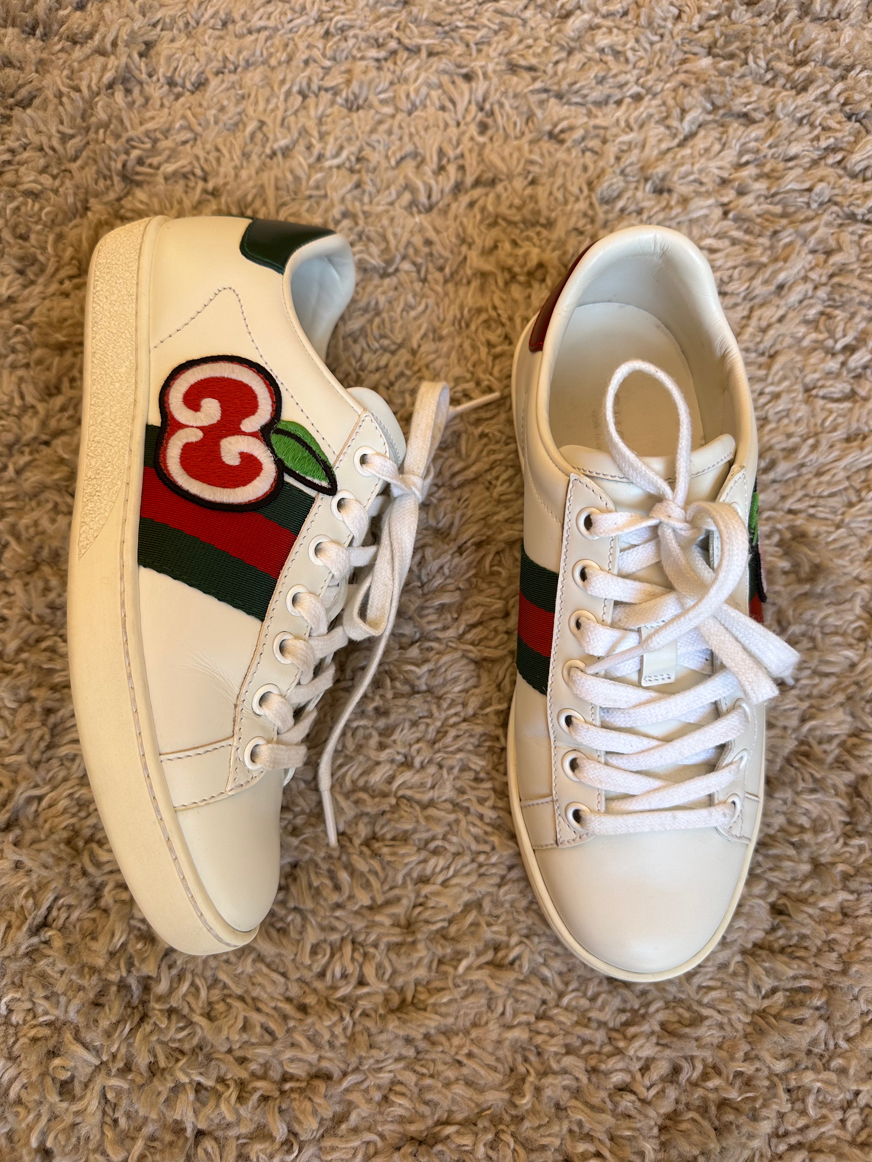 Gucci Sneakers (EU35)