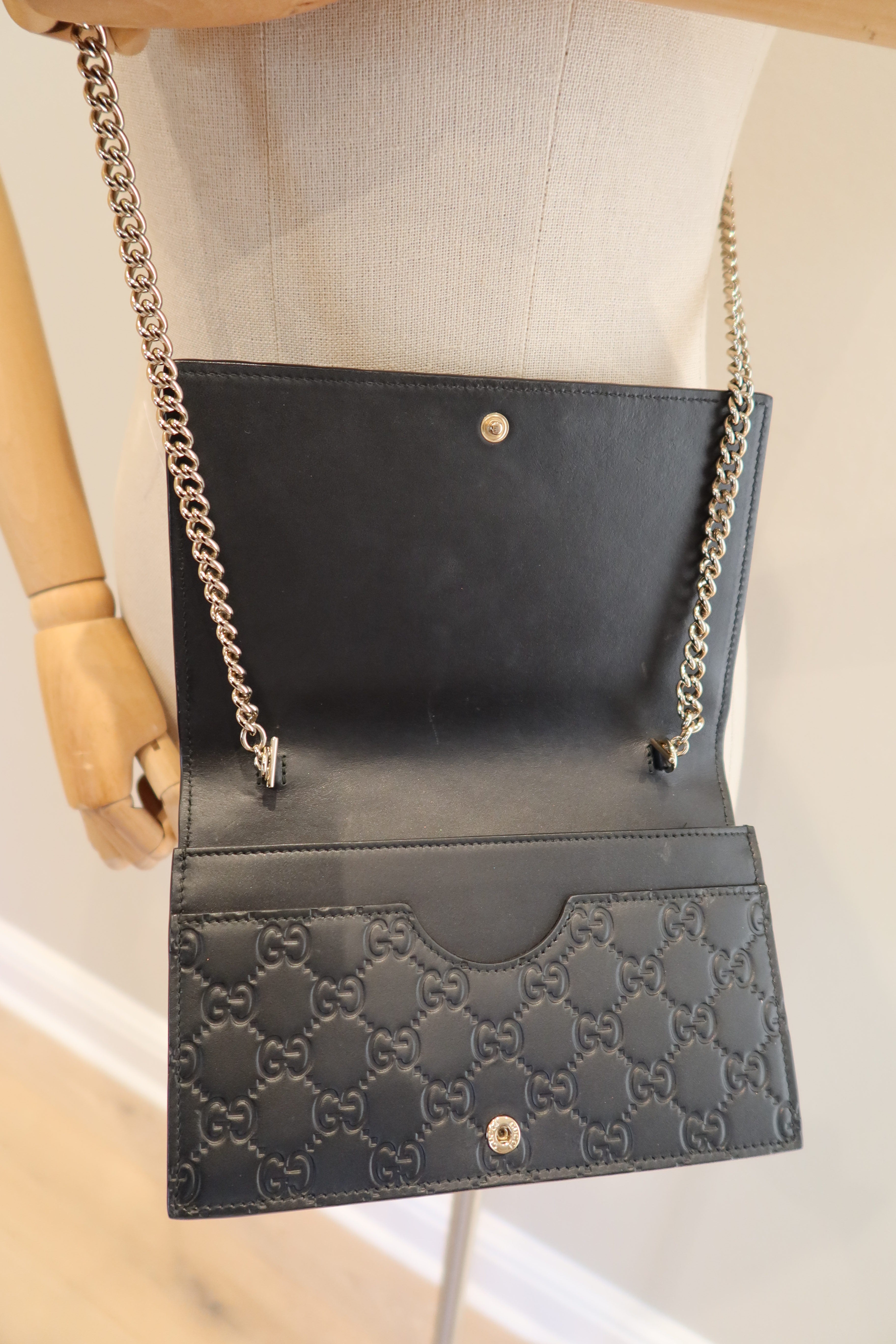 Gucci Wallet On Chain