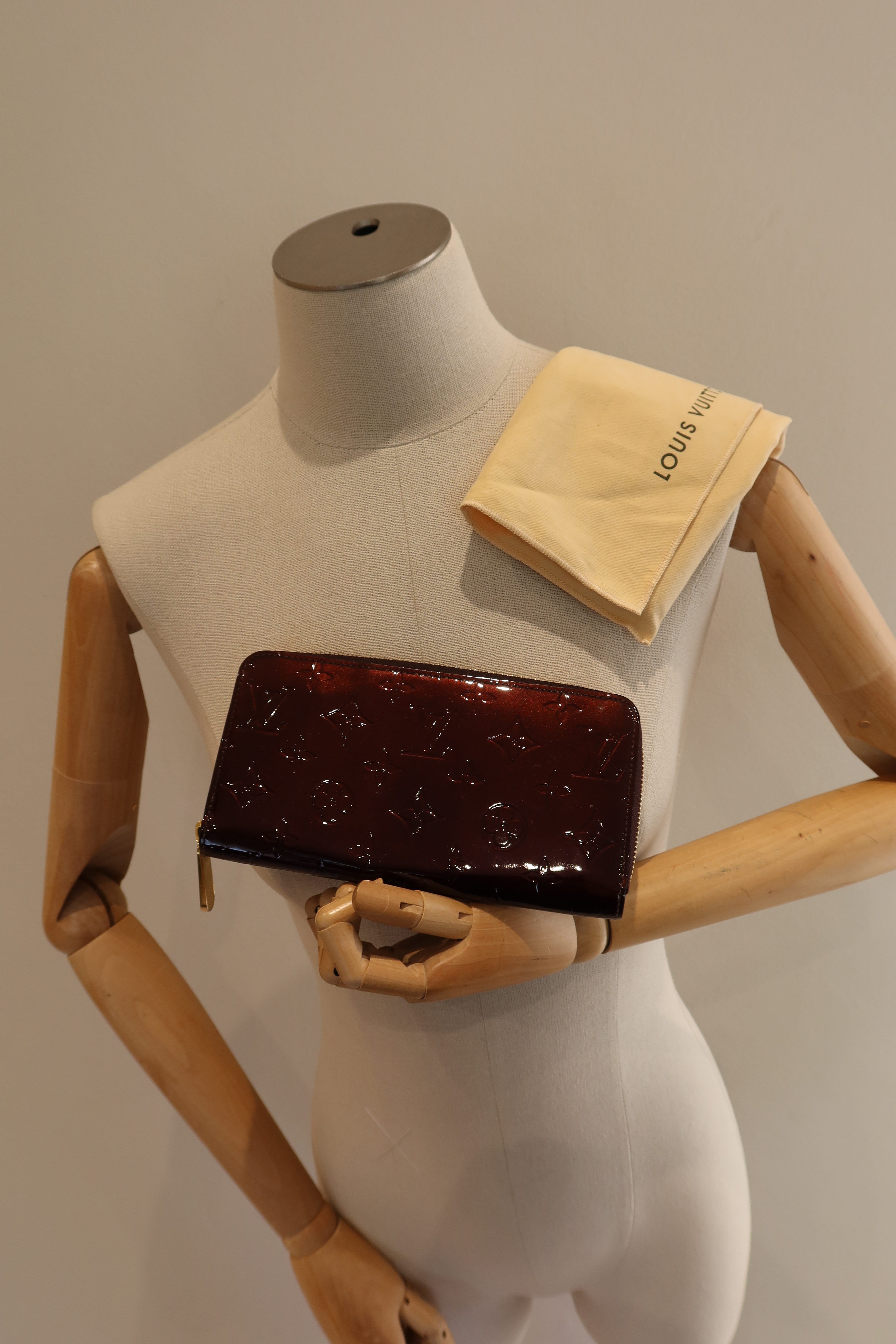 Louis Vuitton Zip Around Wallet