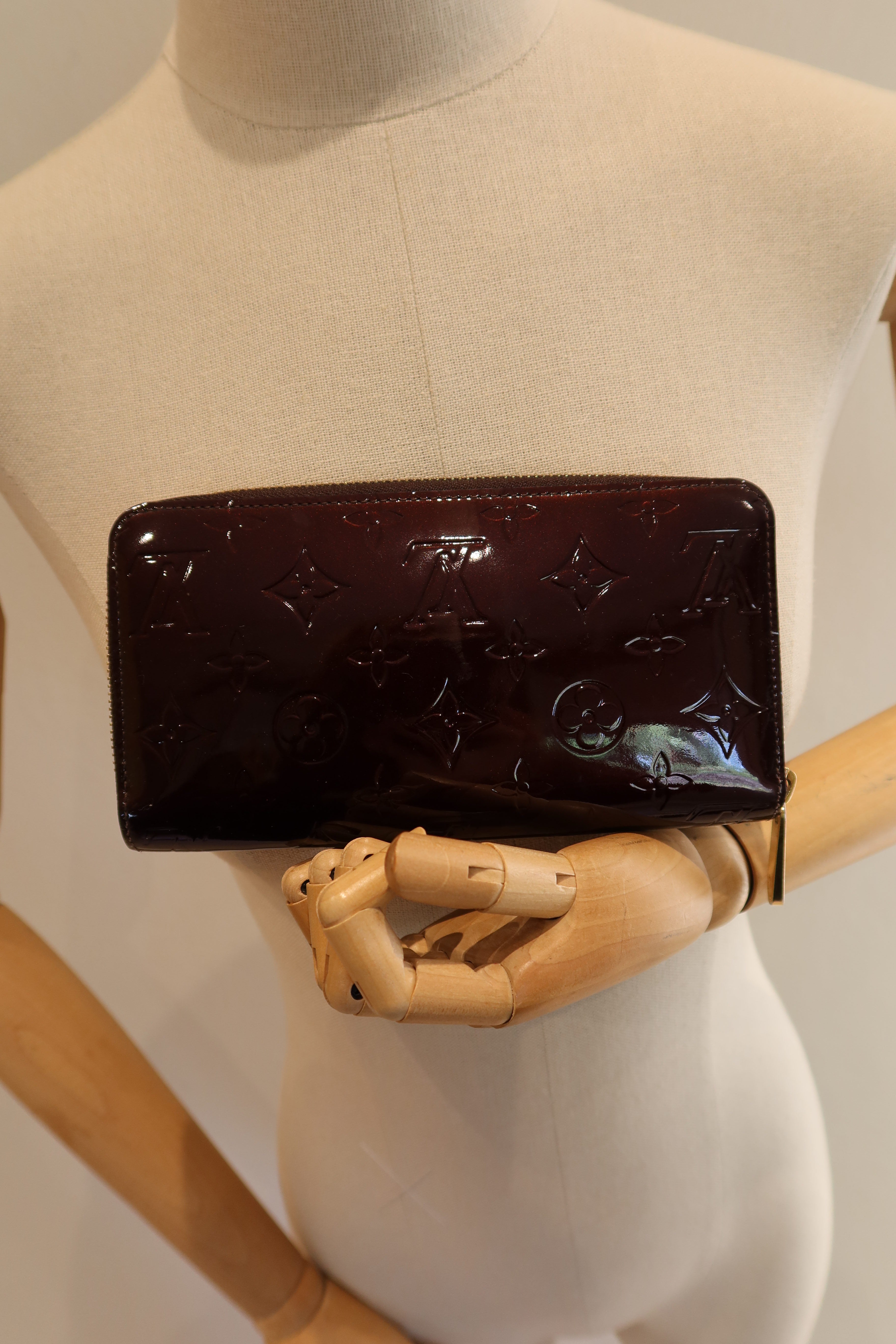Louis Vuitton Zip Around Wallet