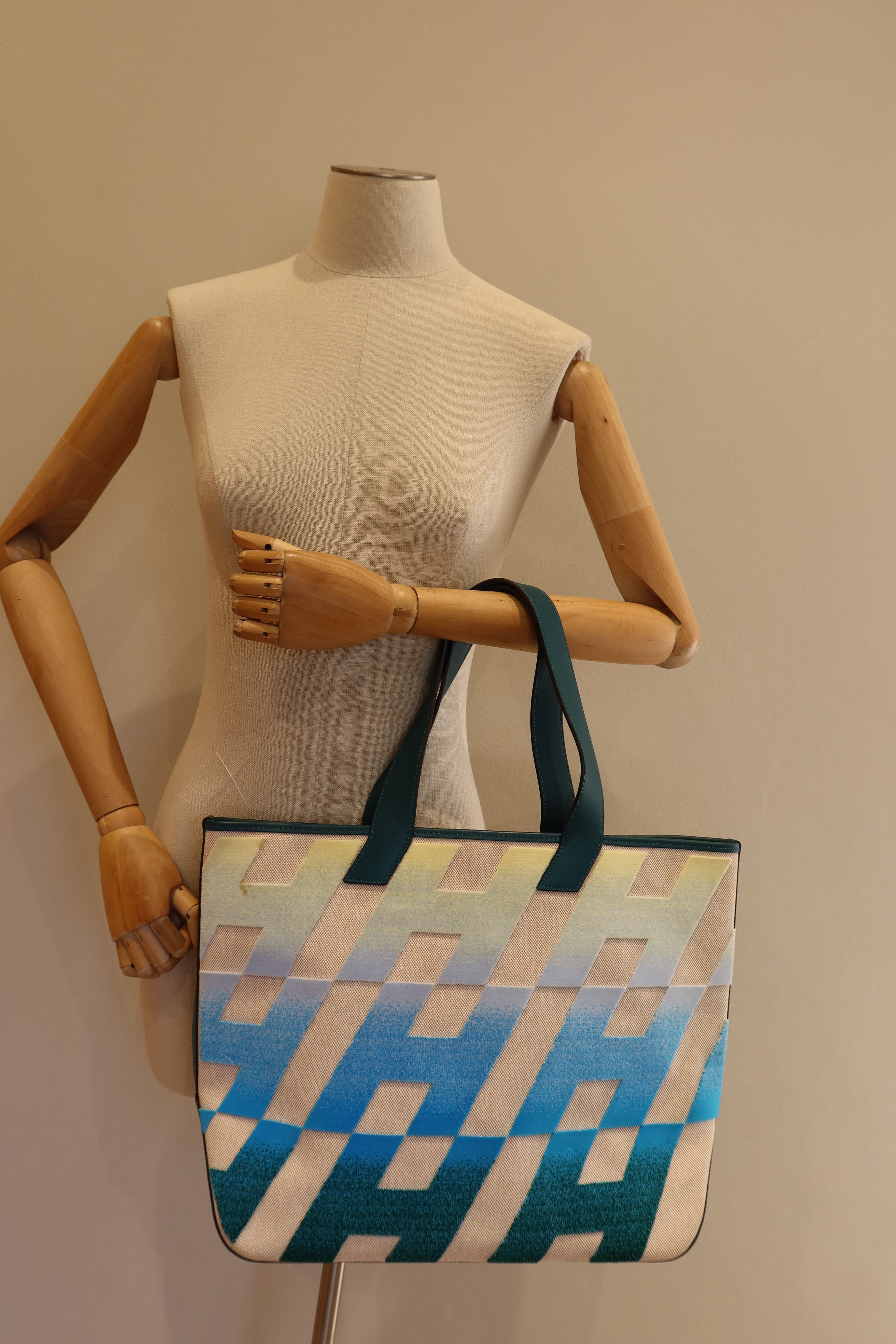 Hermès Cabas H en Biais 40 Bag