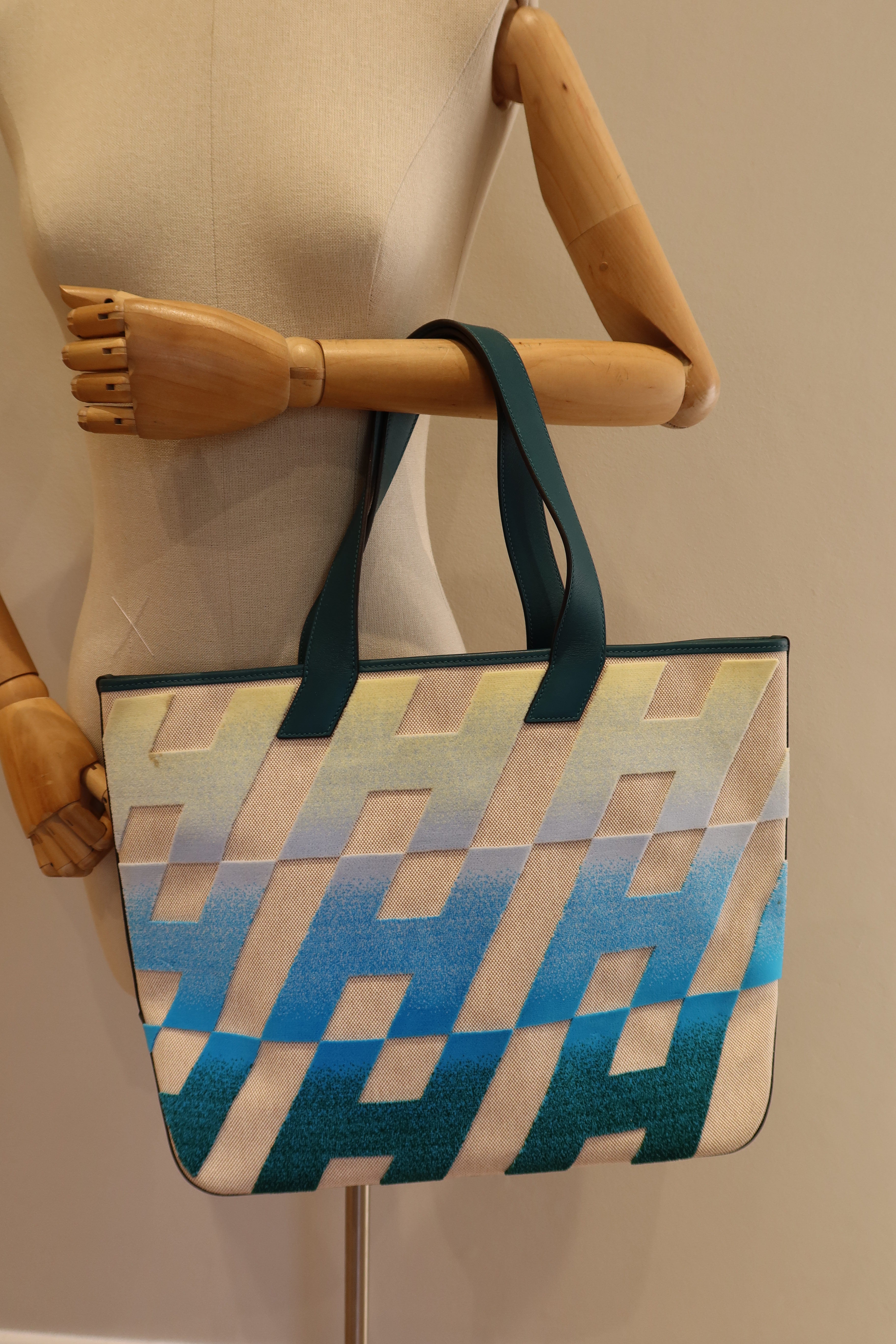 Hermès Cabas H en Biais 40 Bag