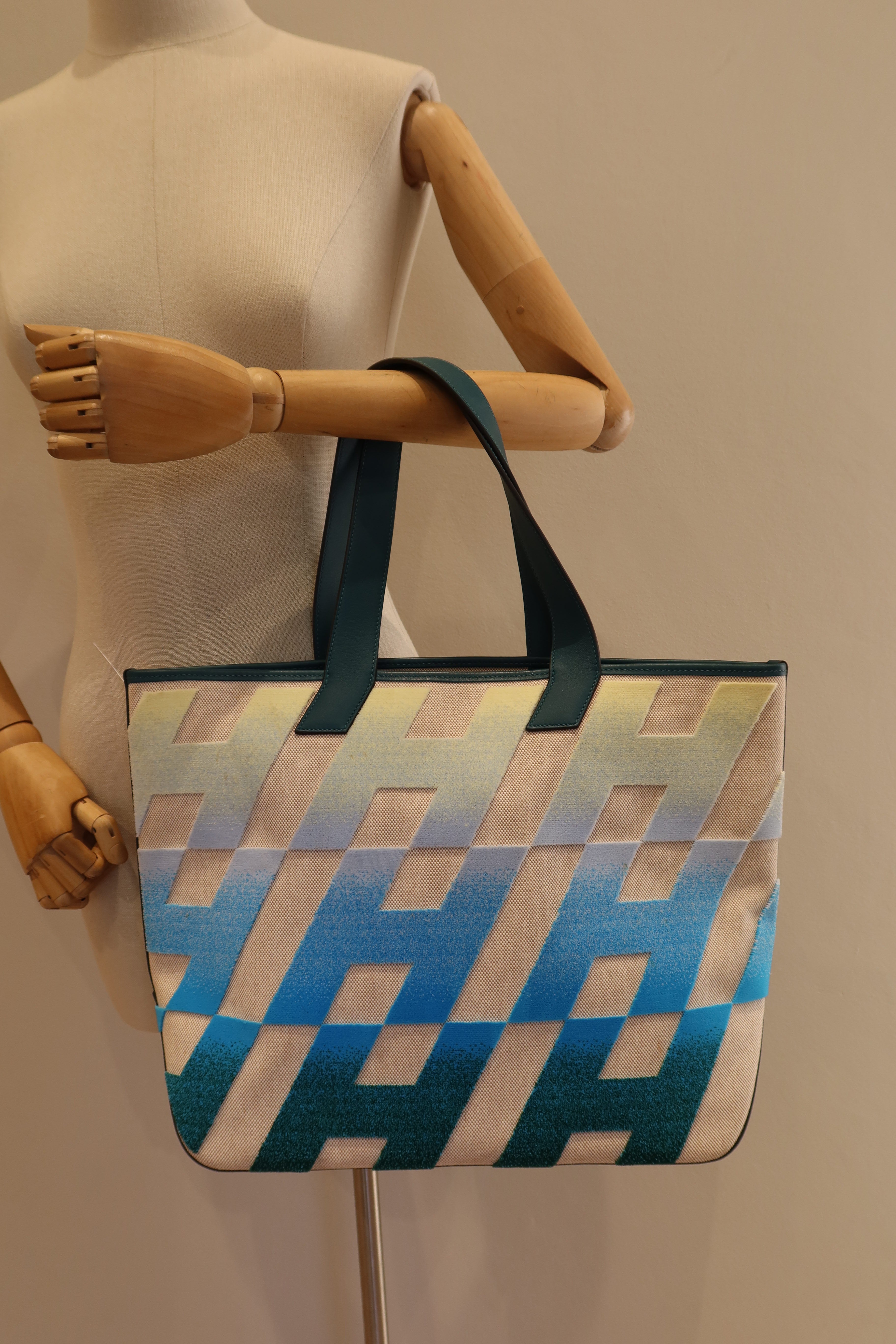 Hermès Cabas H en Biais 40 Bag