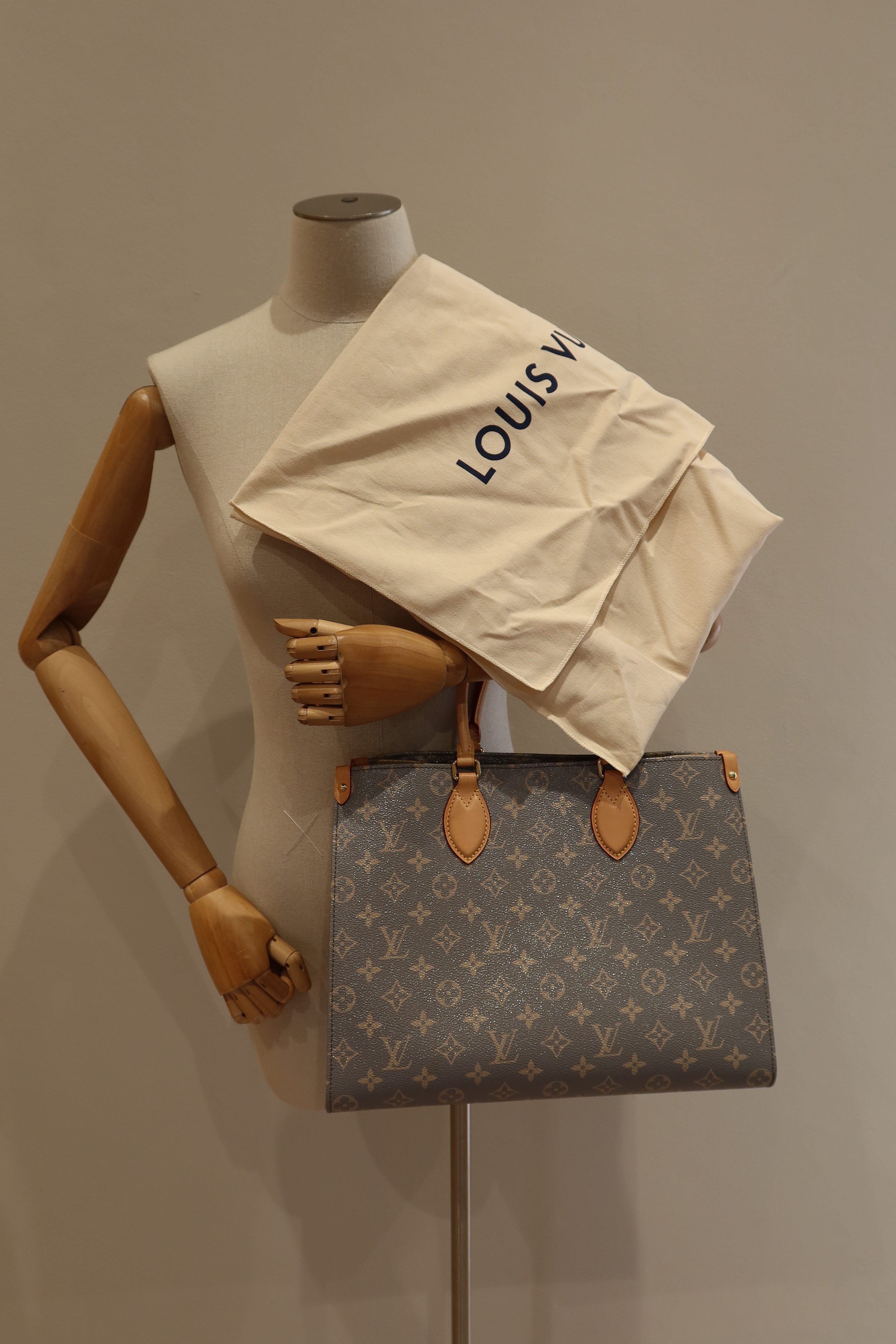 Louis Vuitton OnTheGo MM