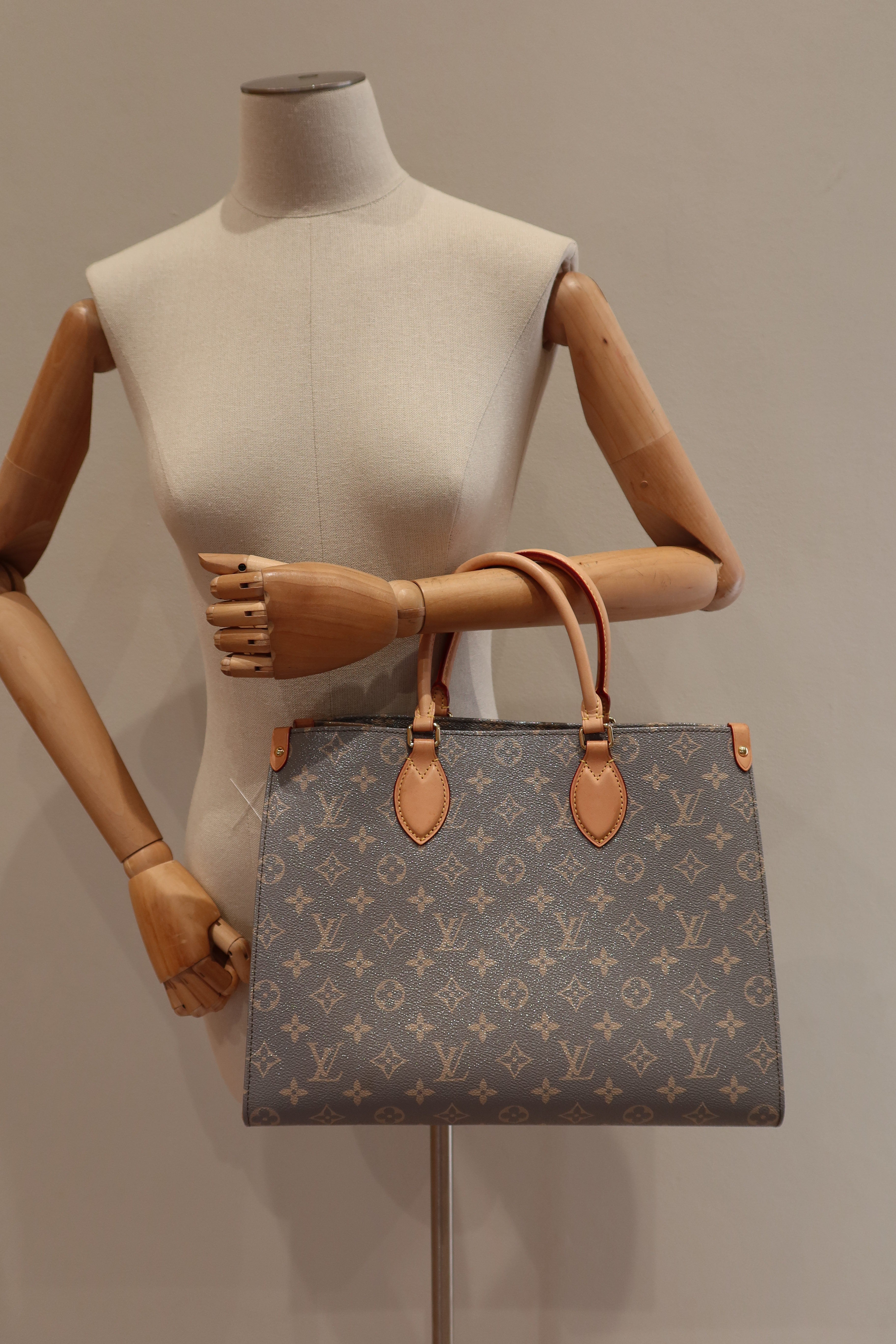 Louis Vuitton OnTheGo MM