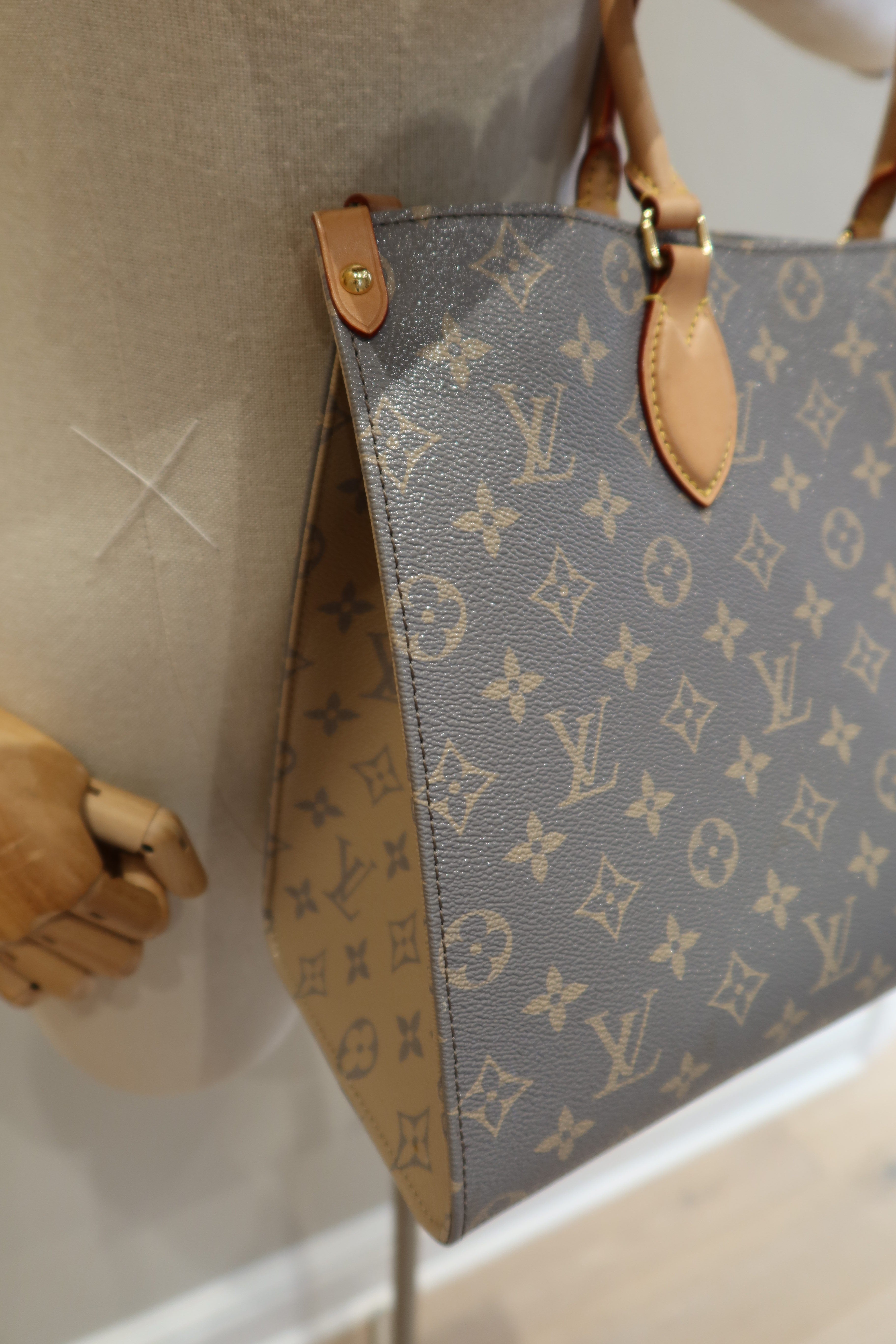 Louis Vuitton OnTheGo MM