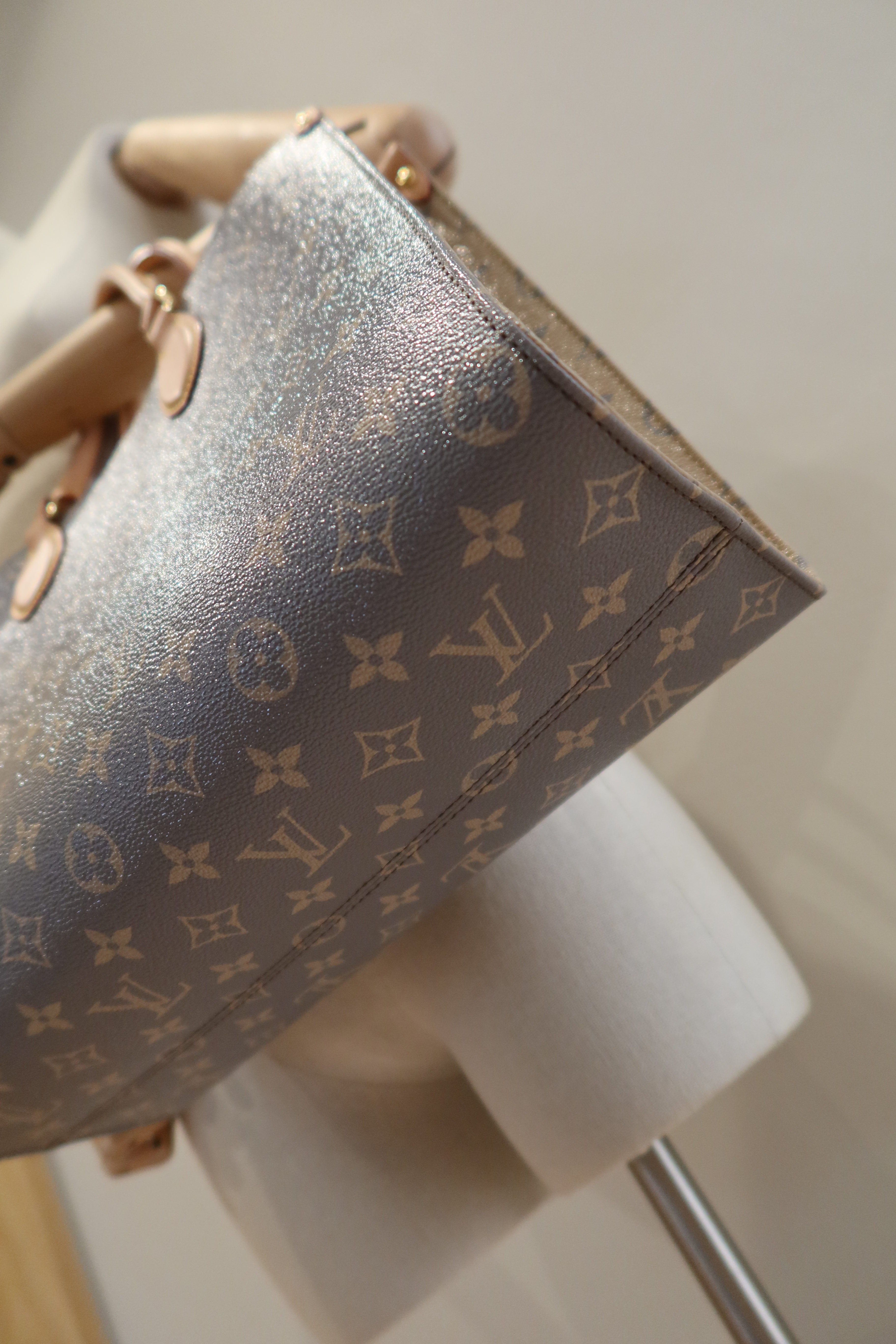 Louis Vuitton OnTheGo MM