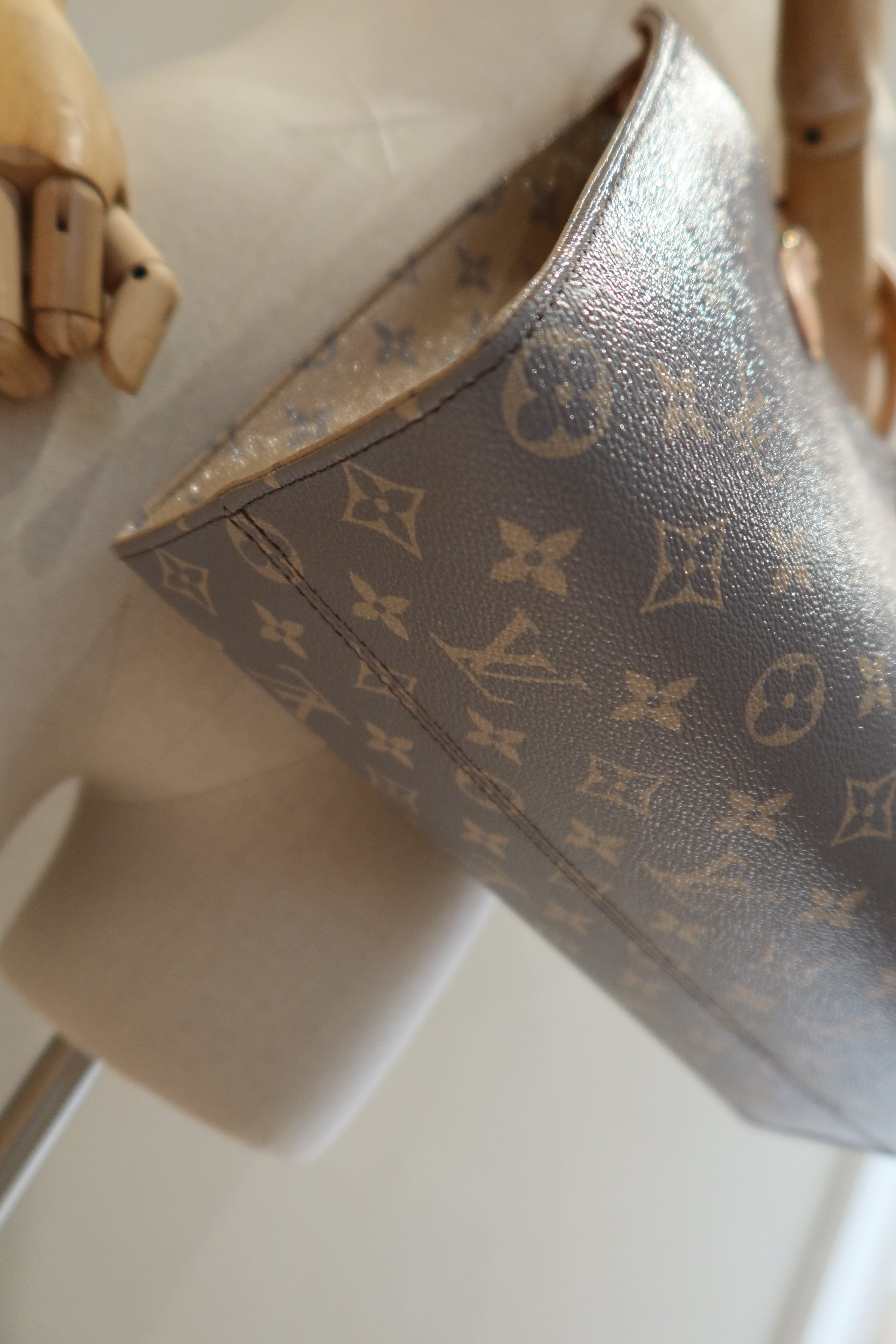 Louis Vuitton OnTheGo MM