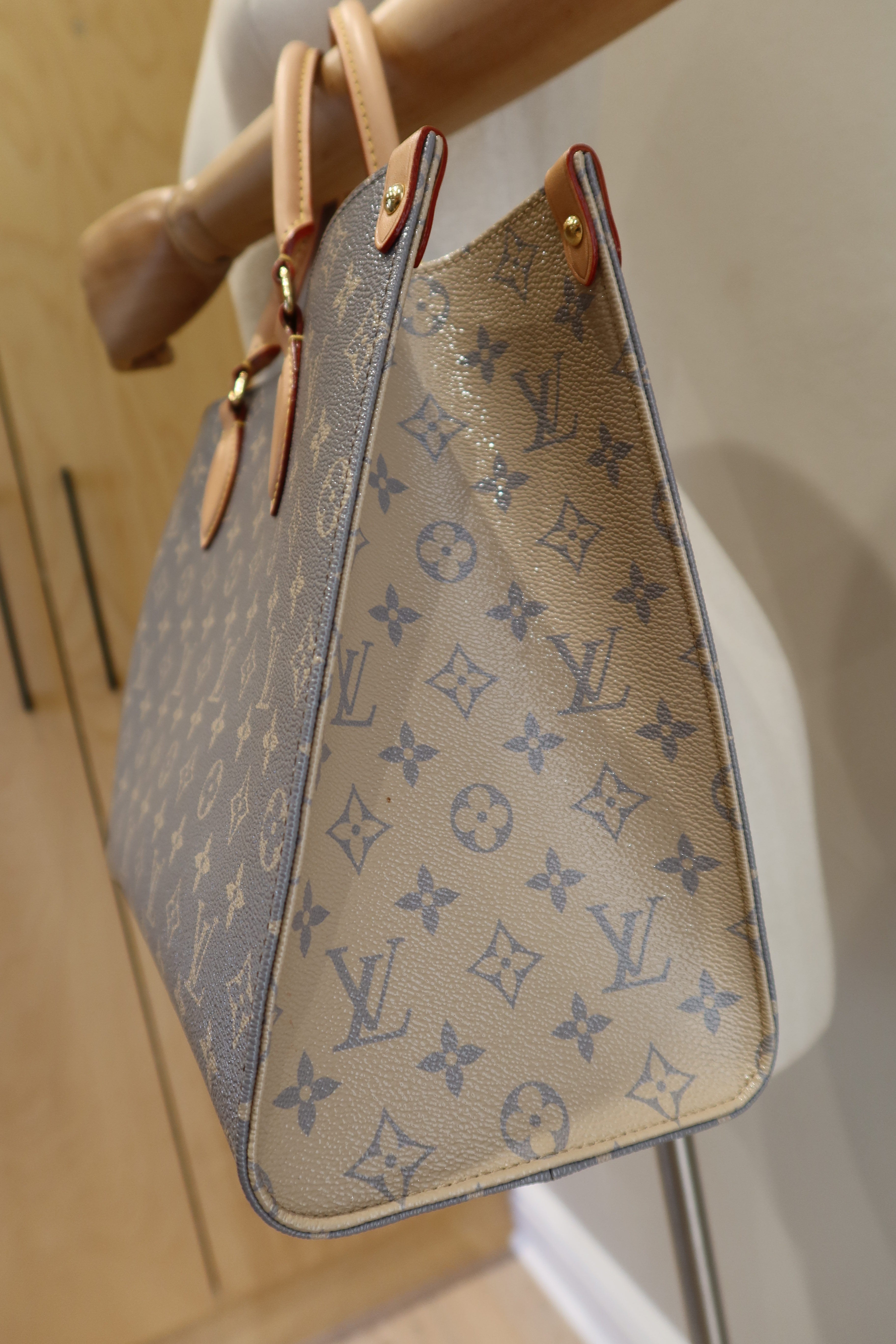 Louis Vuitton OnTheGo MM