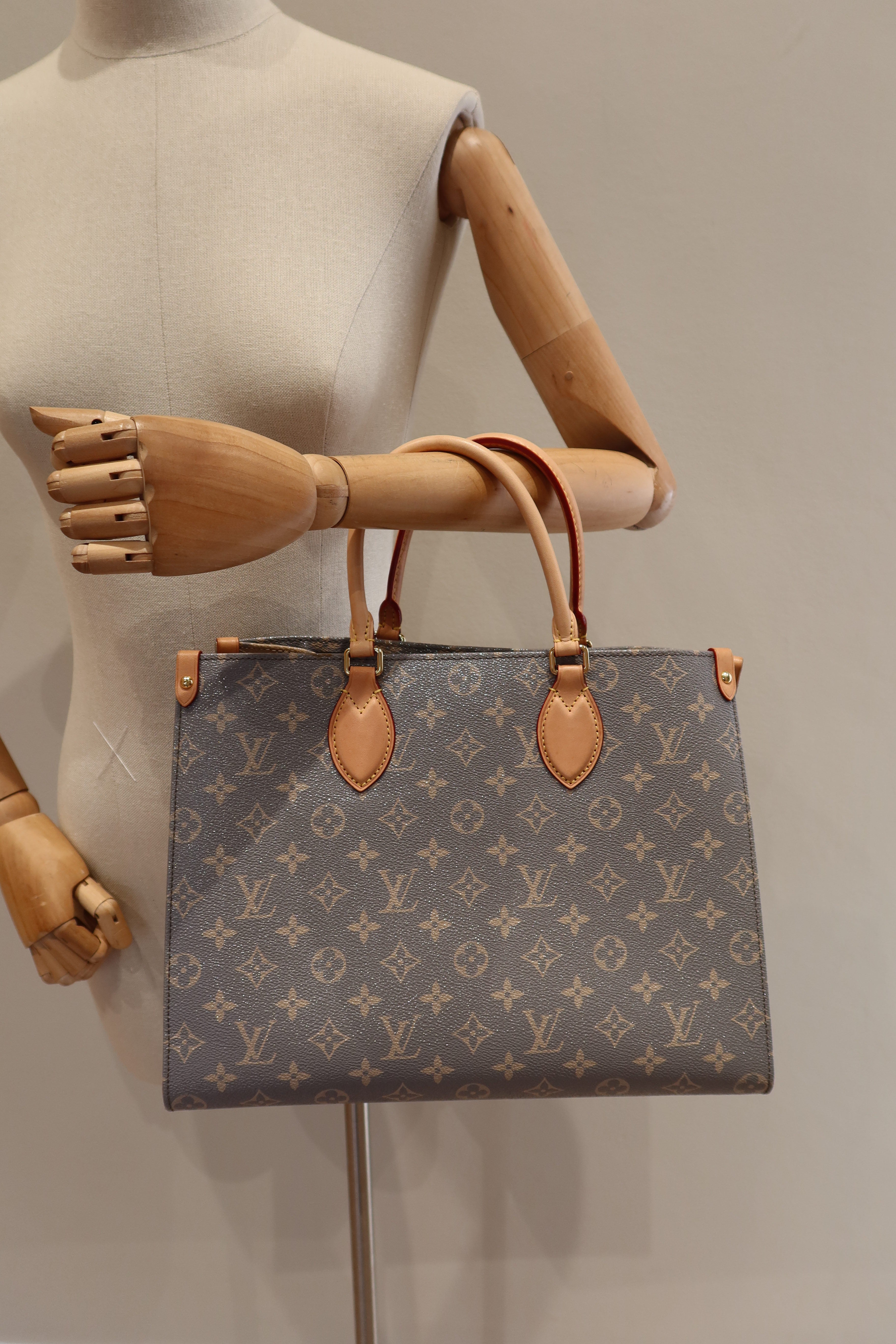 Louis Vuitton OnTheGo MM