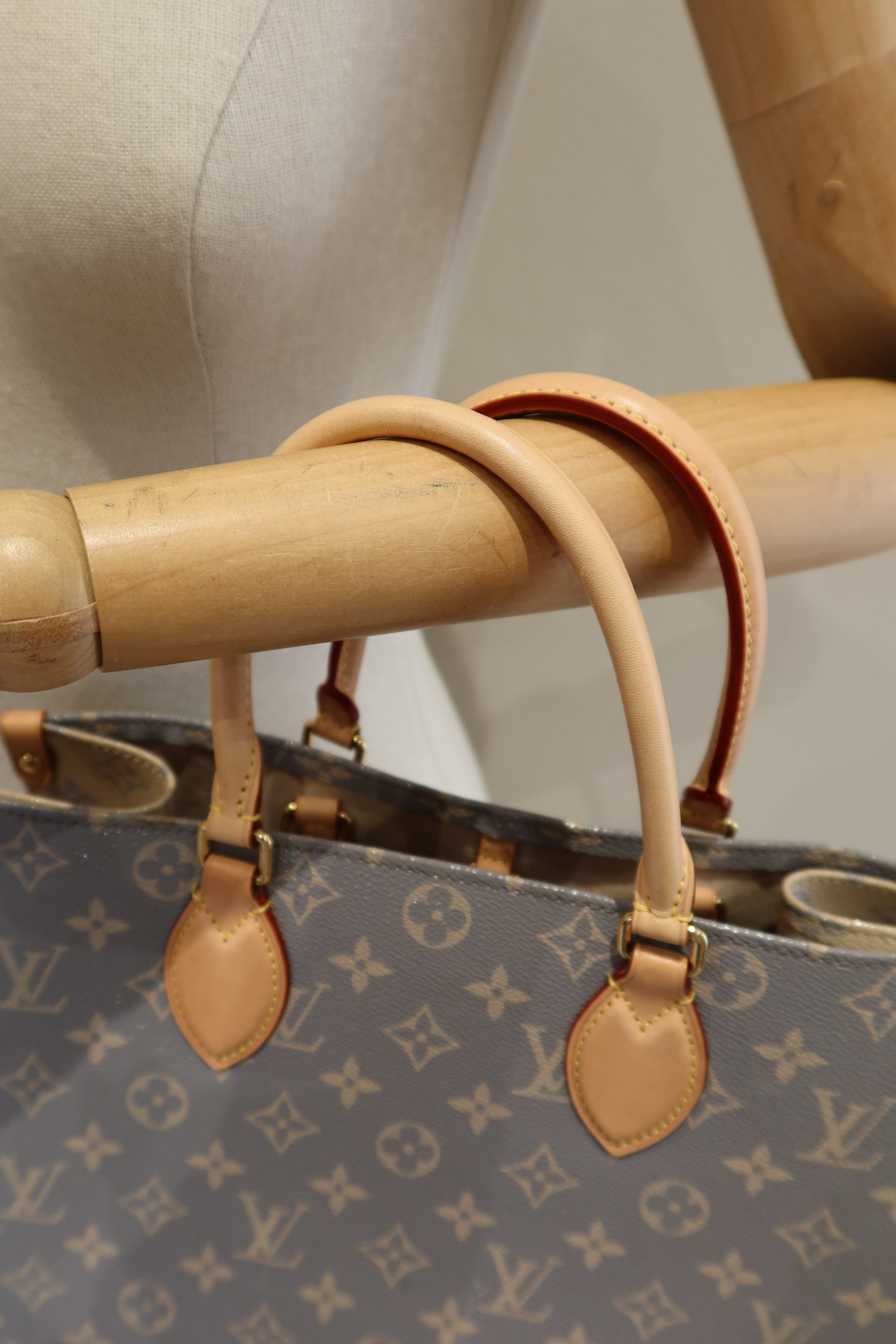 Louis Vuitton OnTheGo MM