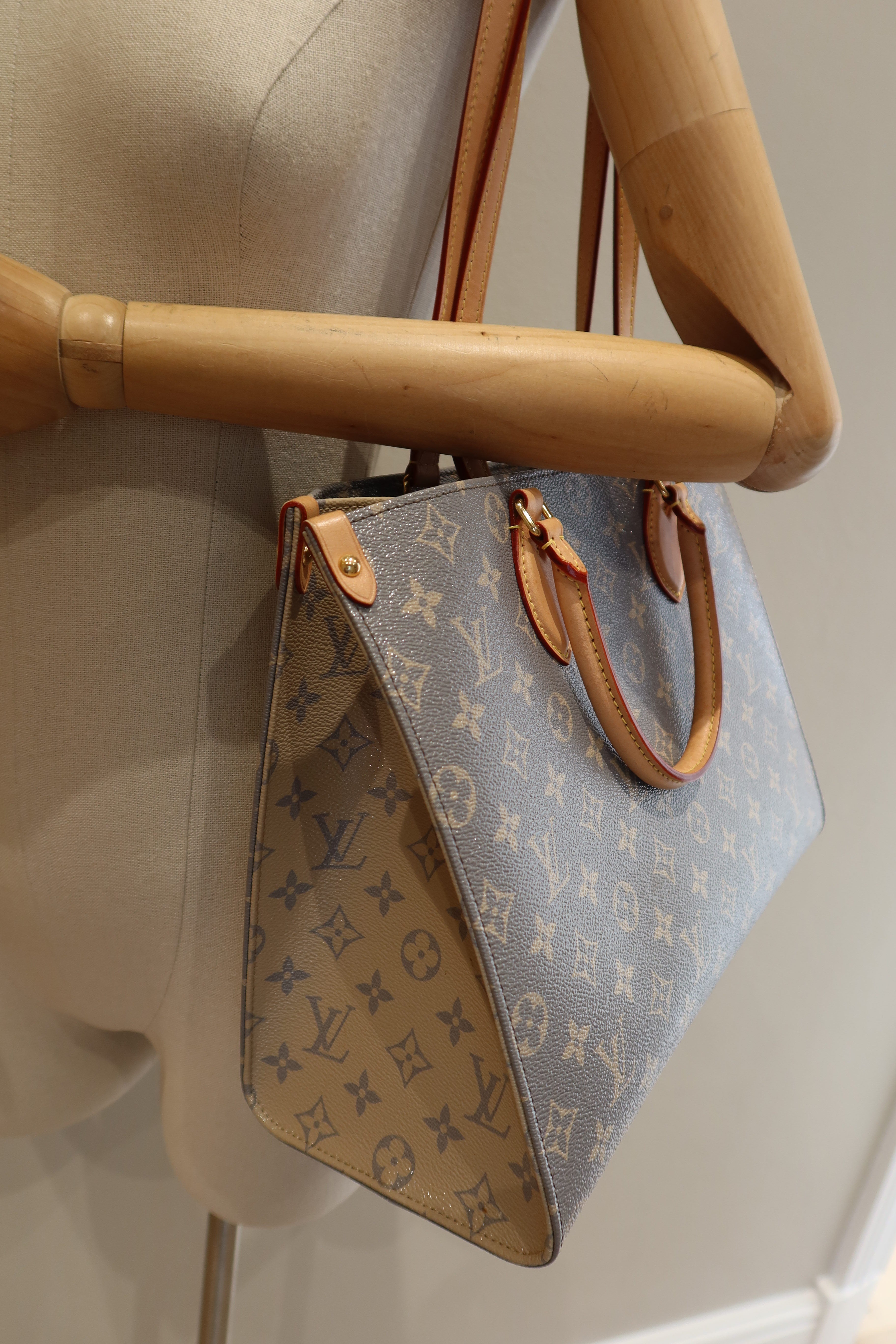 Louis Vuitton OnTheGo MM