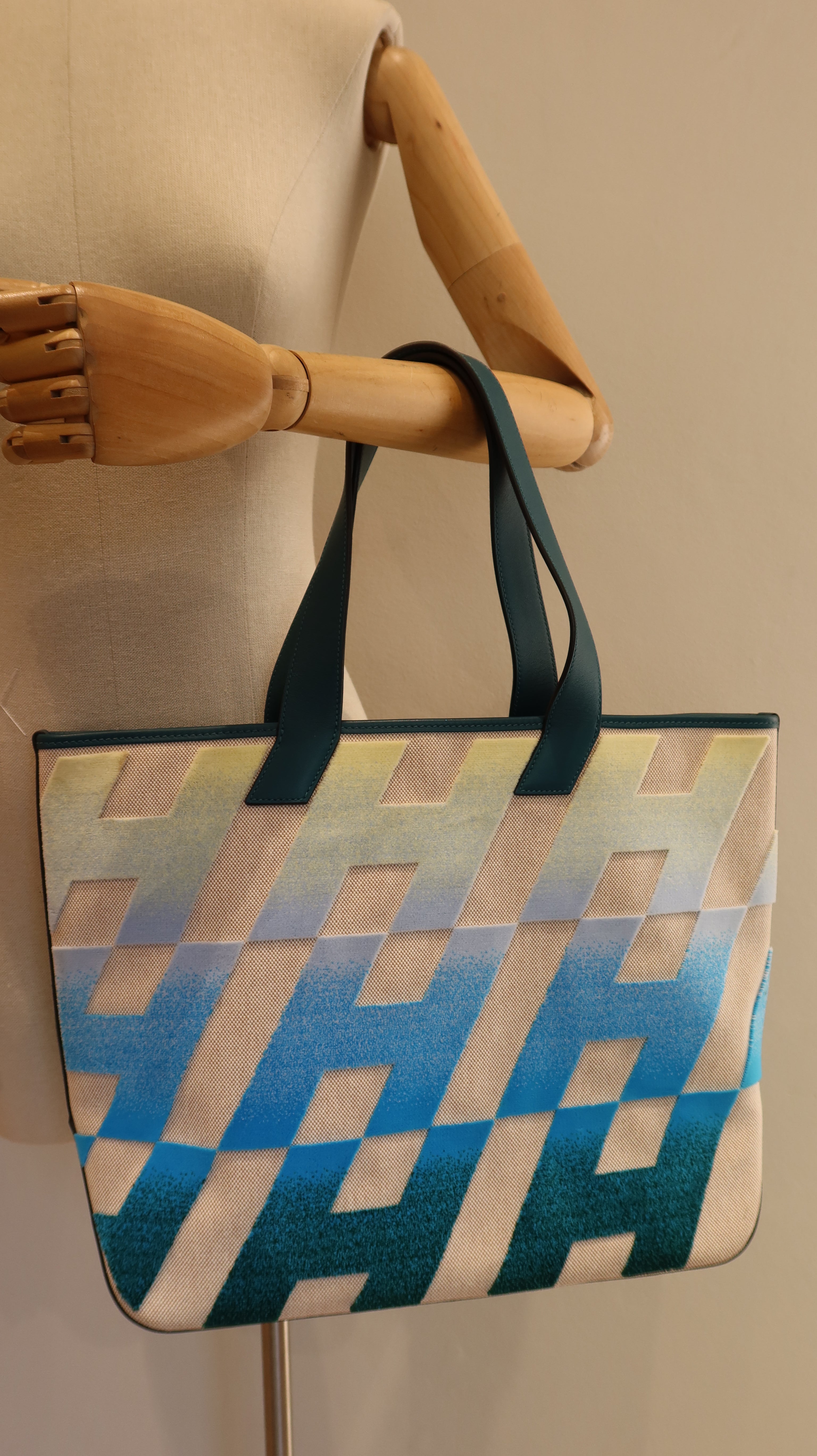 Hermès Cabas H en Biais 40 Bag