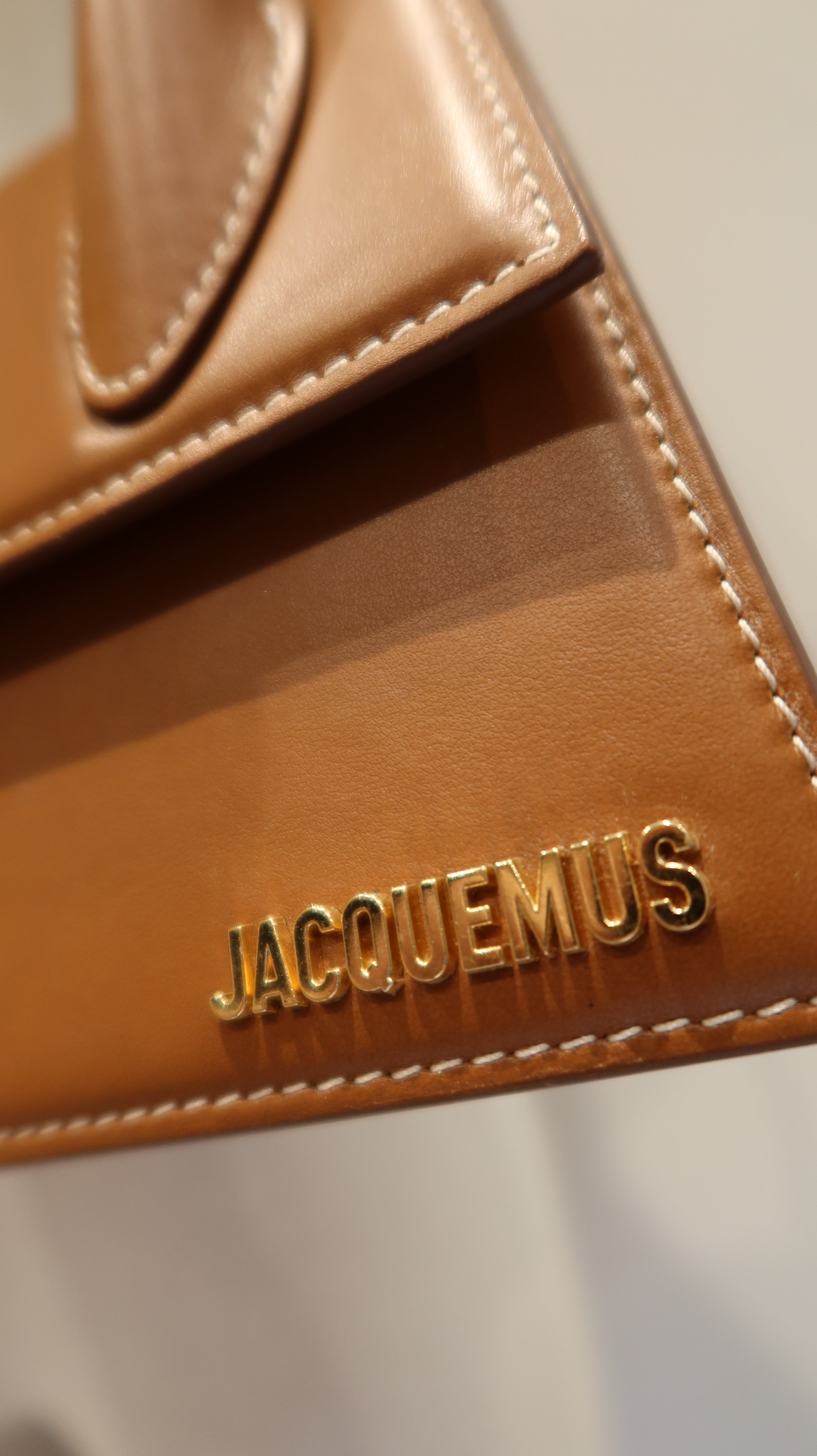 Jacquemus Le Chiquito Moyen Bag