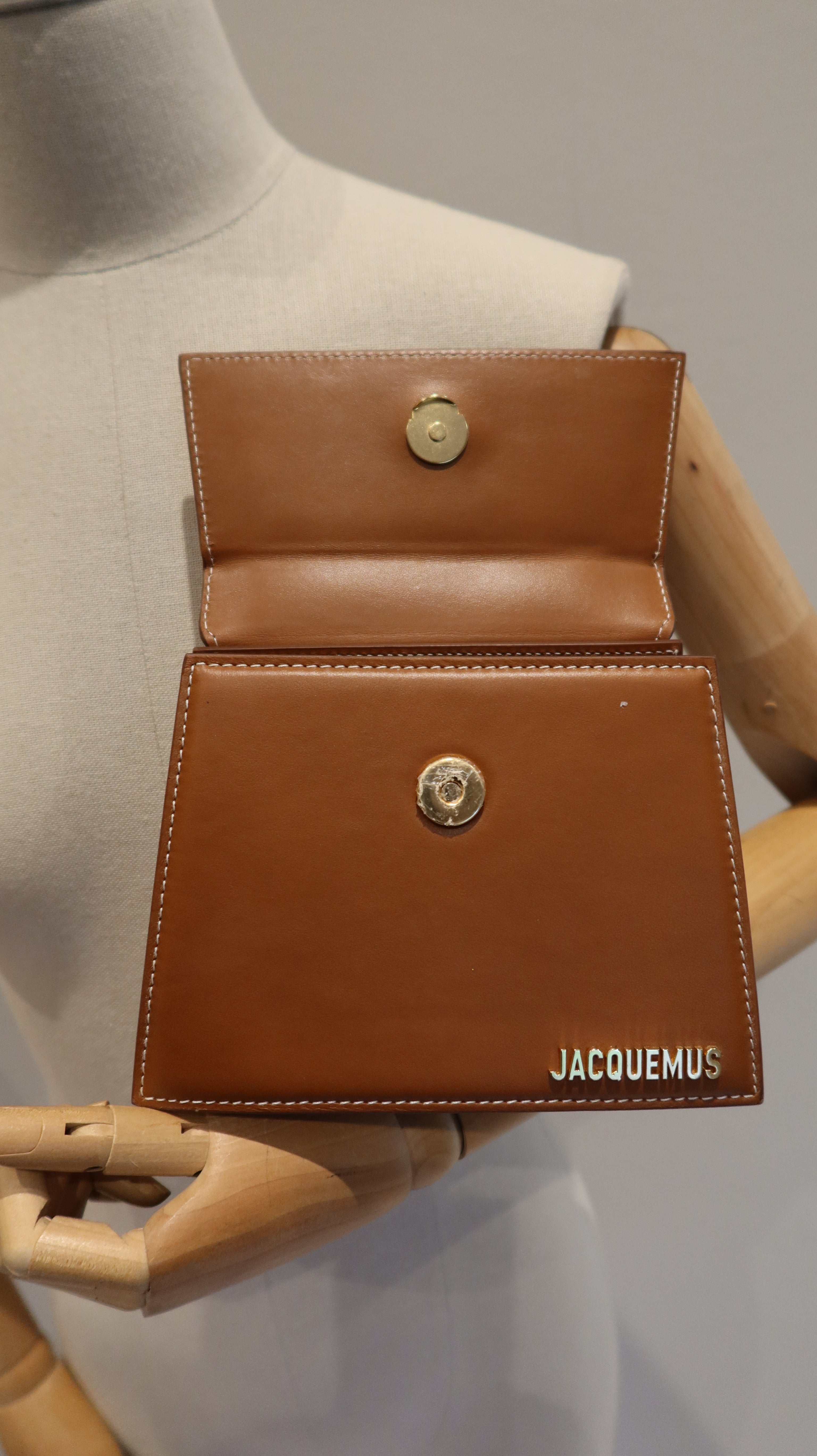 Jacquemus Le Chiquito Moyen Bag