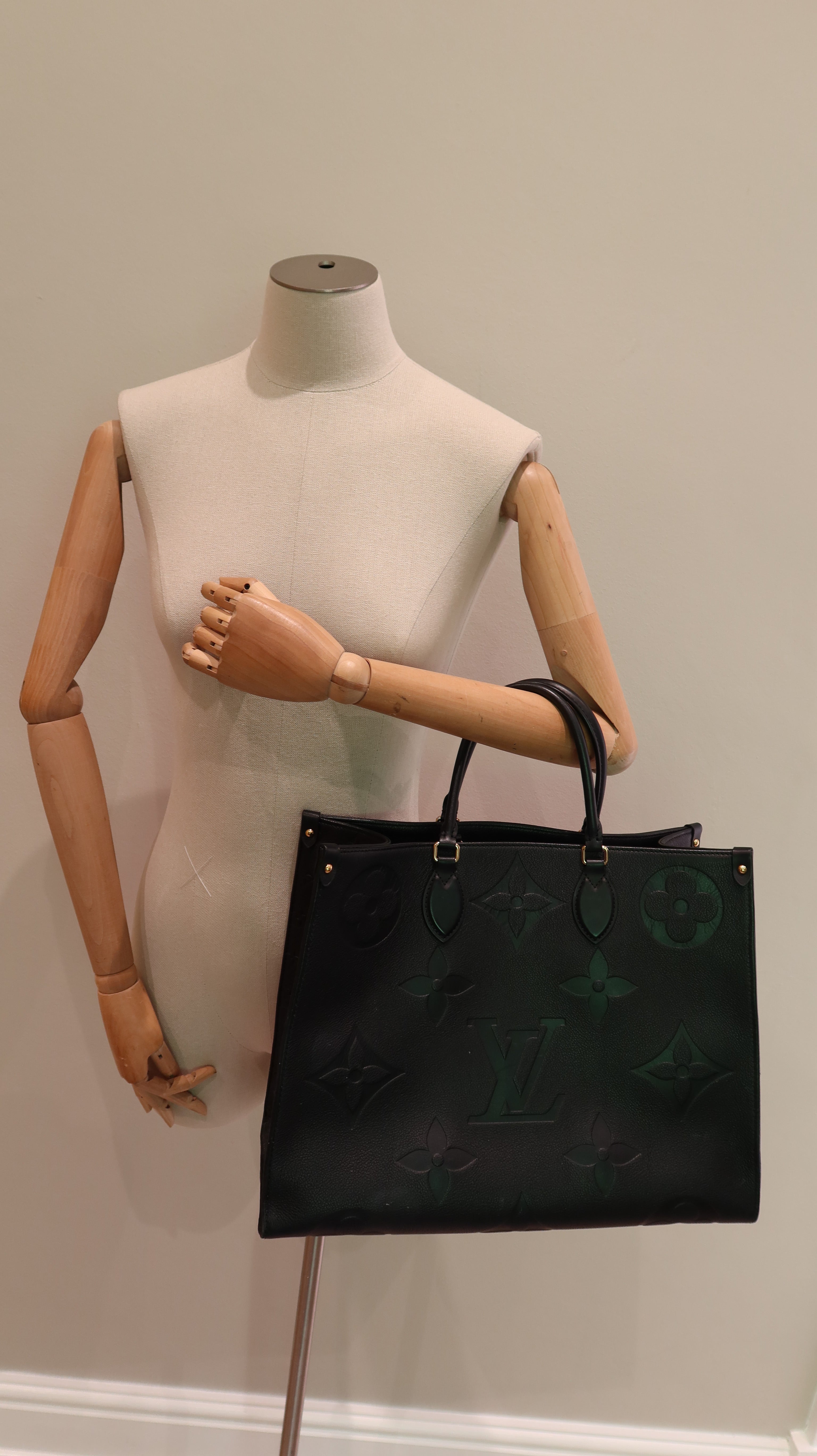 Louis Vuitton OnTheGo GM