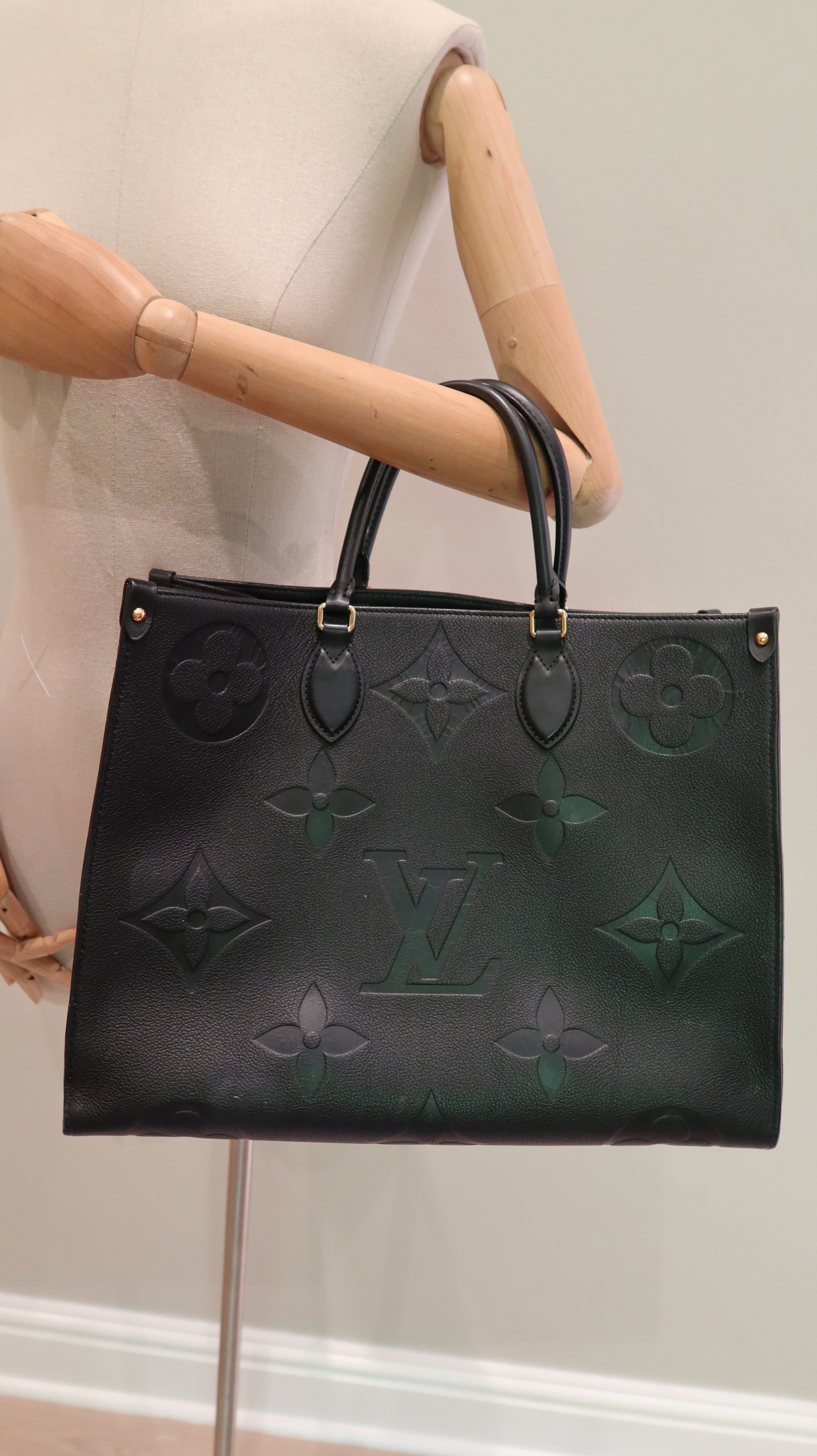 Louis Vuitton OnTheGo GM