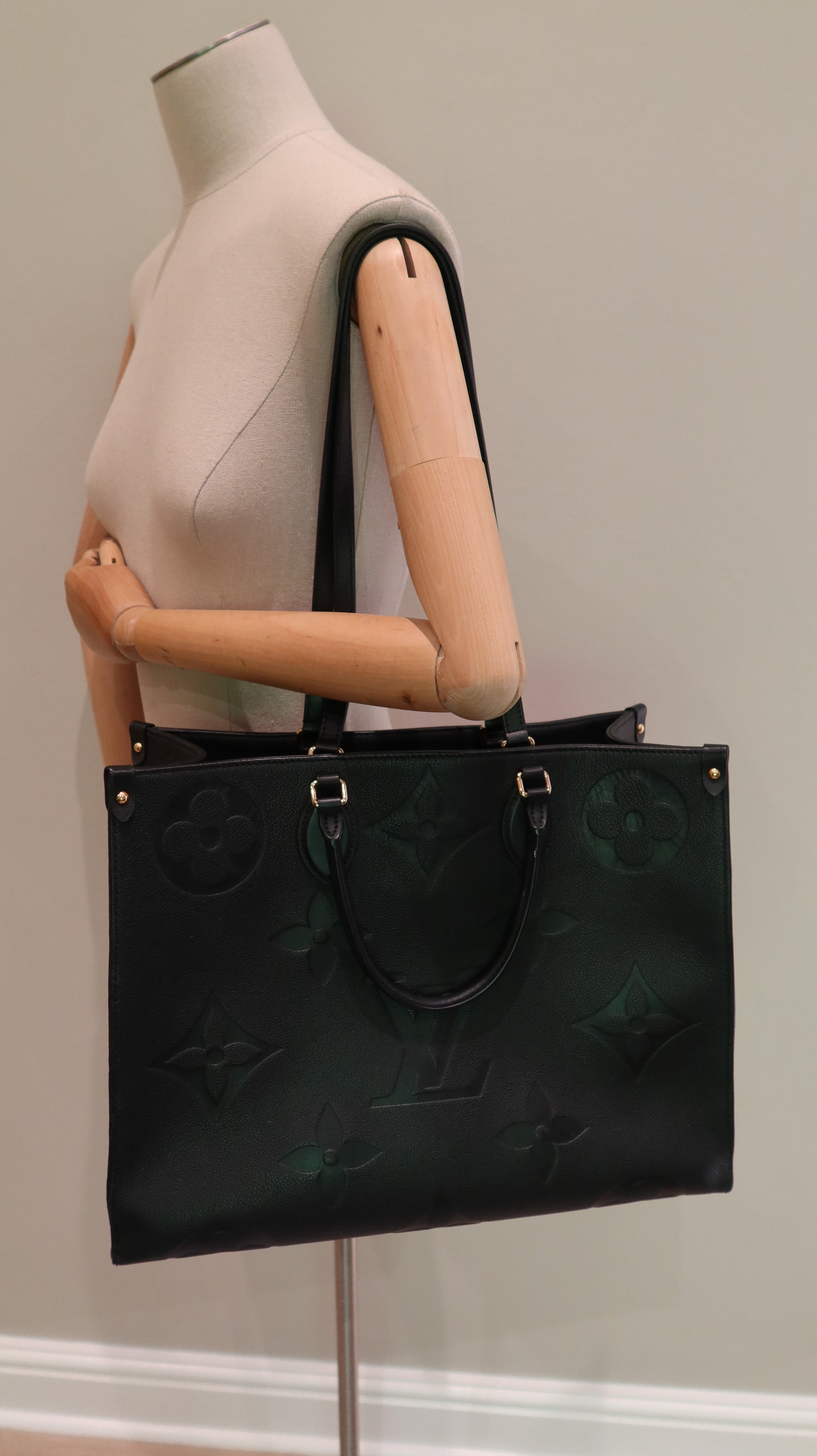 Louis Vuitton OnTheGo GM