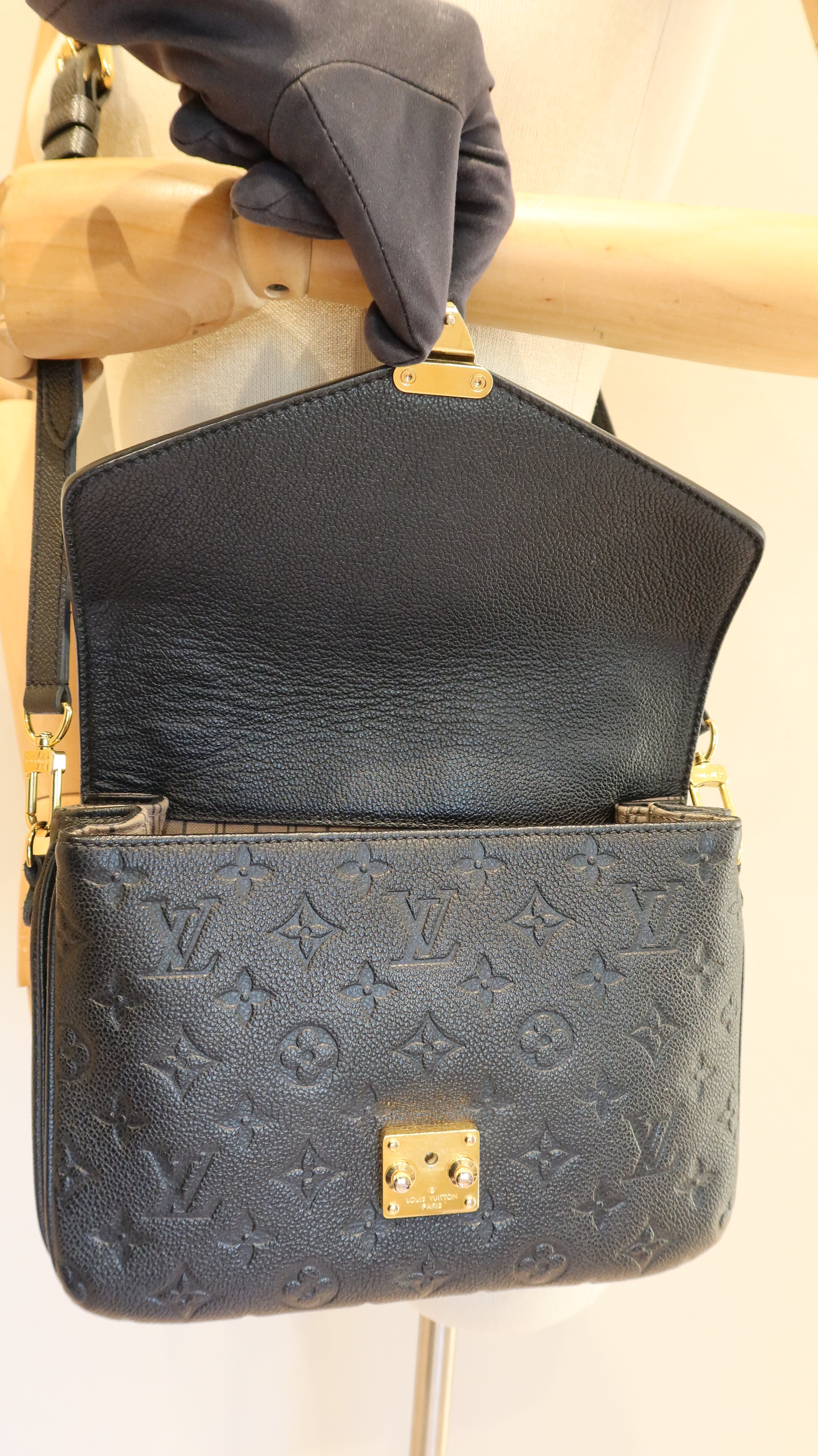 Louis Vuitton Pochette Metis Bag