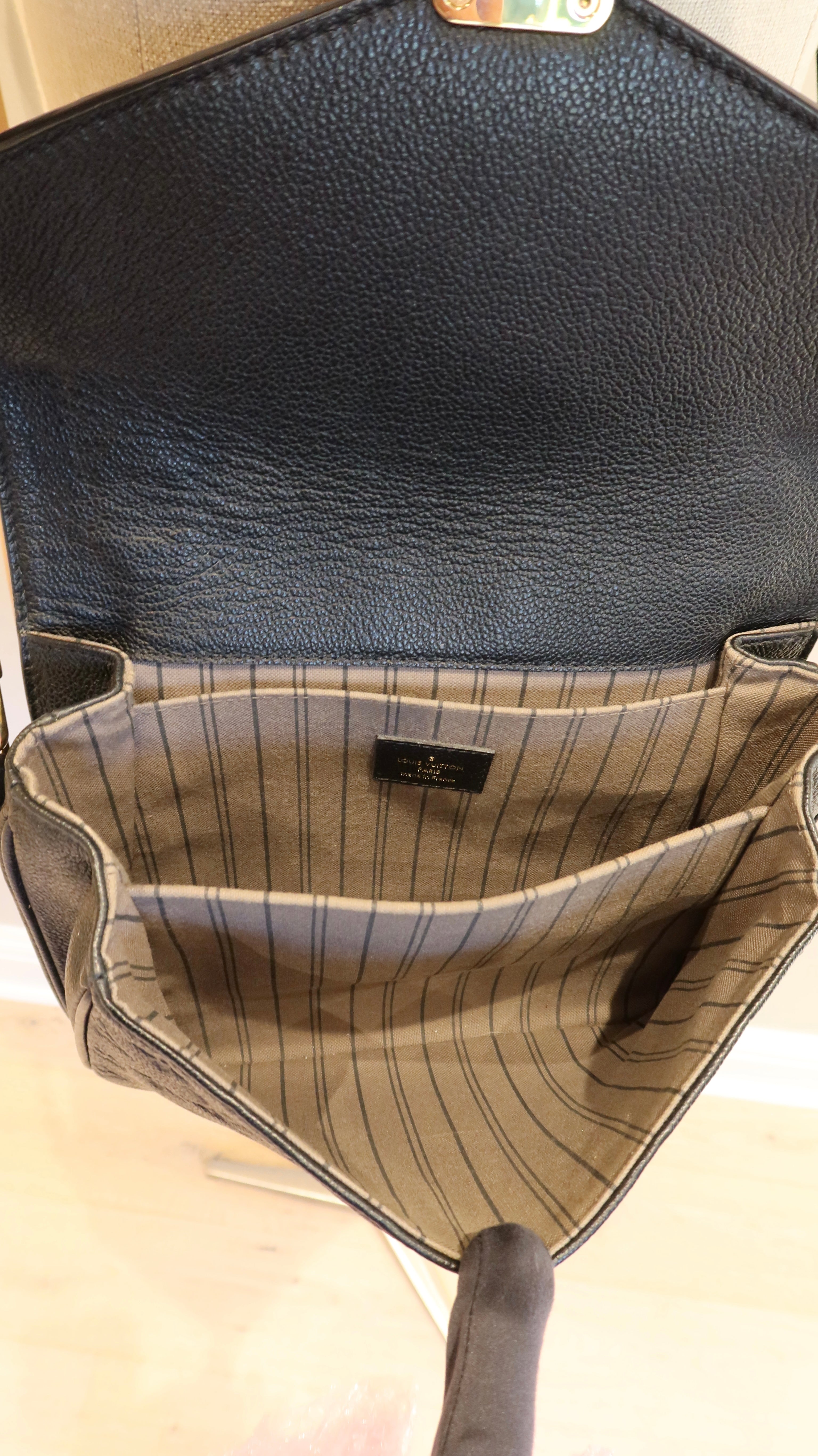 Louis Vuitton Pochette Metis Bag