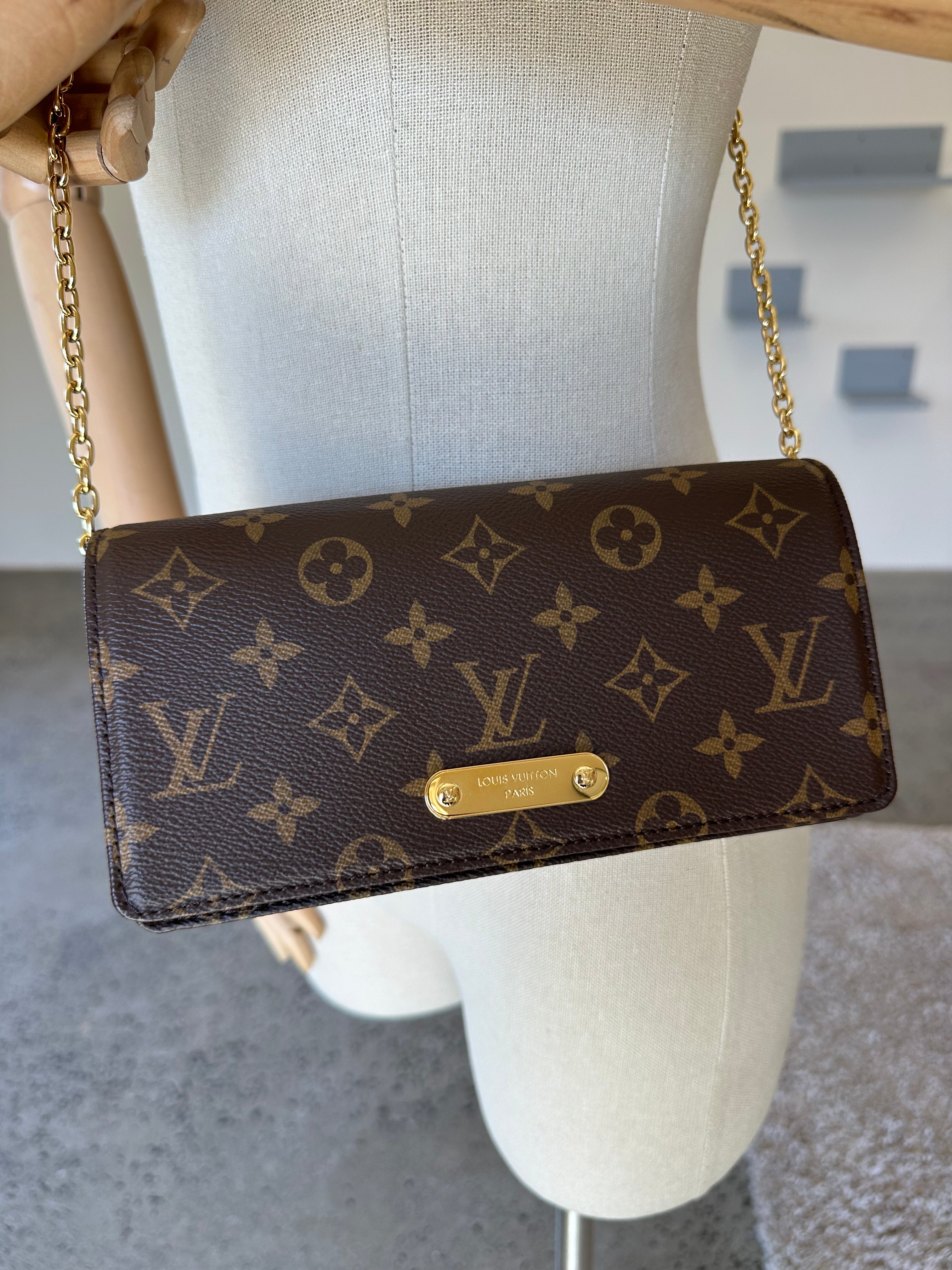 Louis Vuitton Lily Wallet On Chain Bag