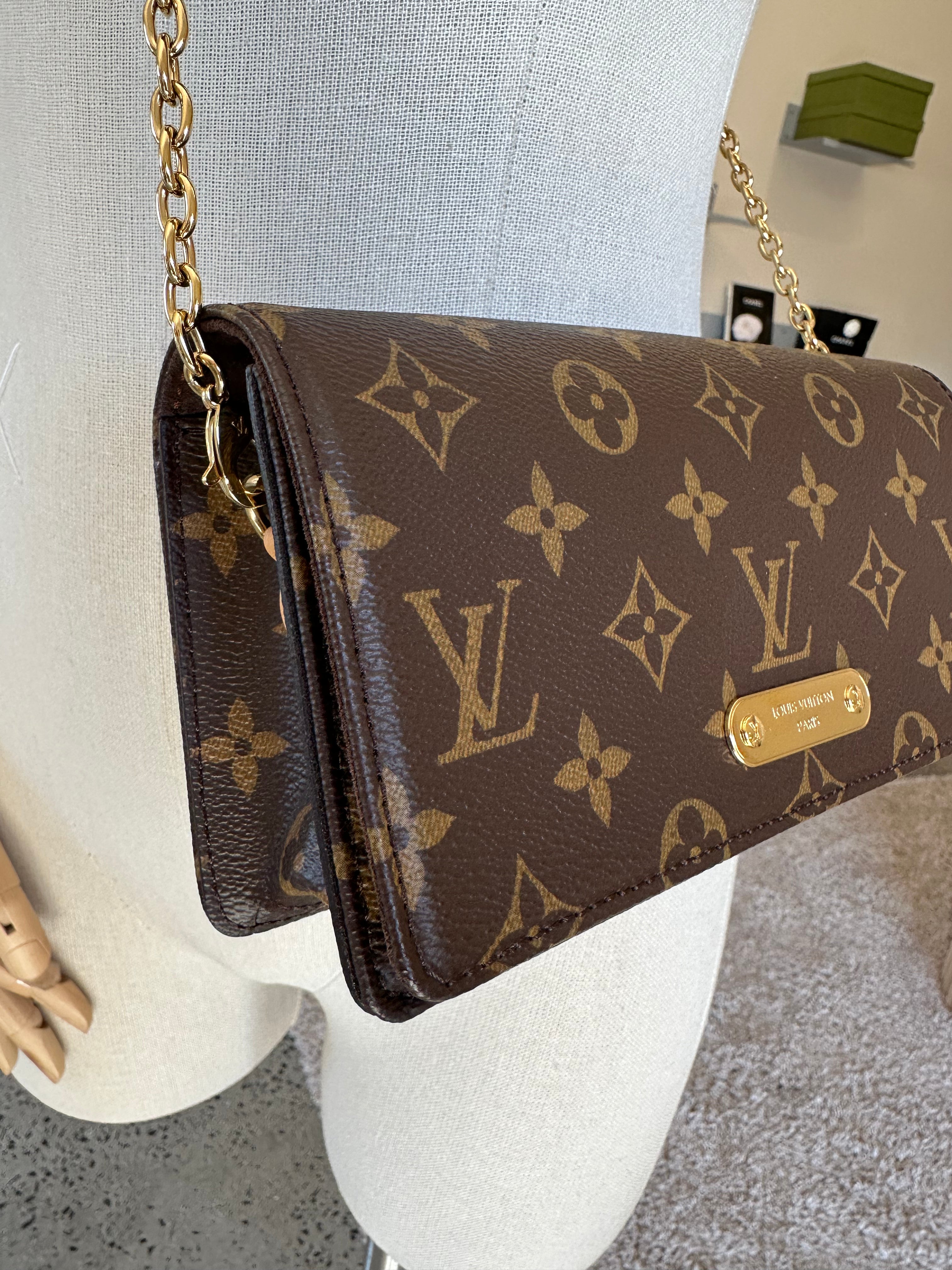 Louis Vuitton Lily Wallet On Chain Bag