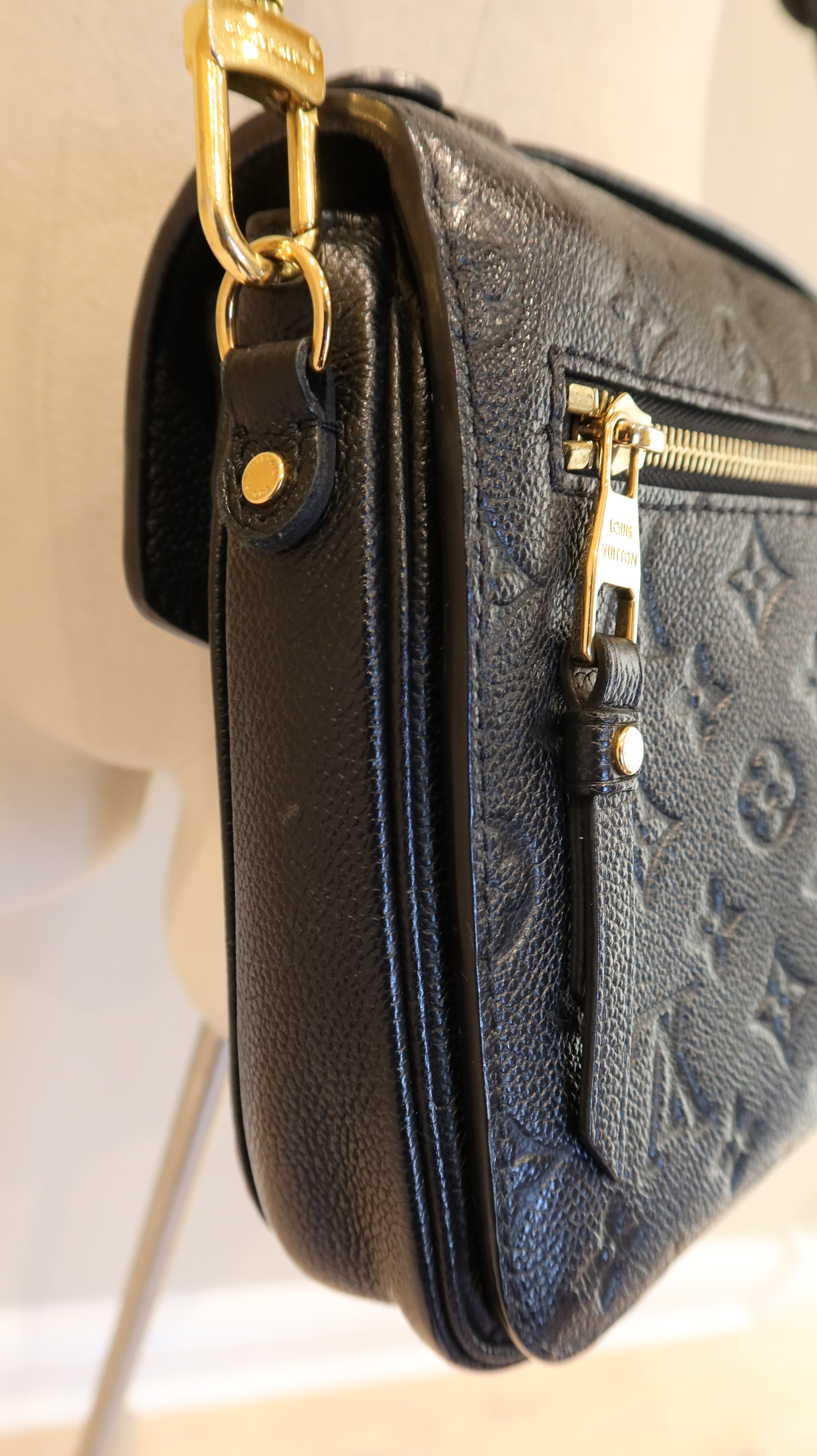 Louis Vuitton Pochette Metis Bag