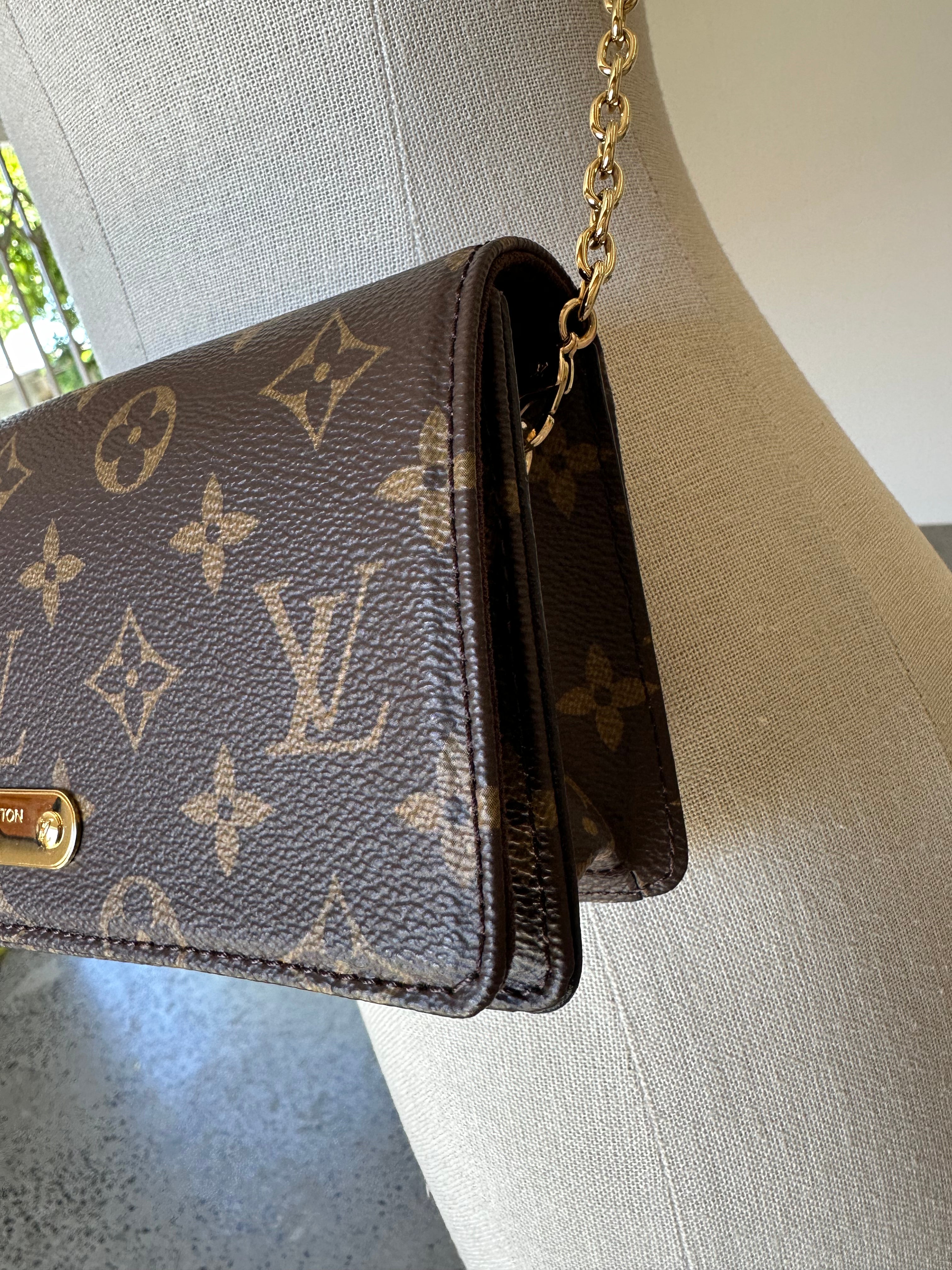 Louis Vuitton Lily Wallet On Chain Bag