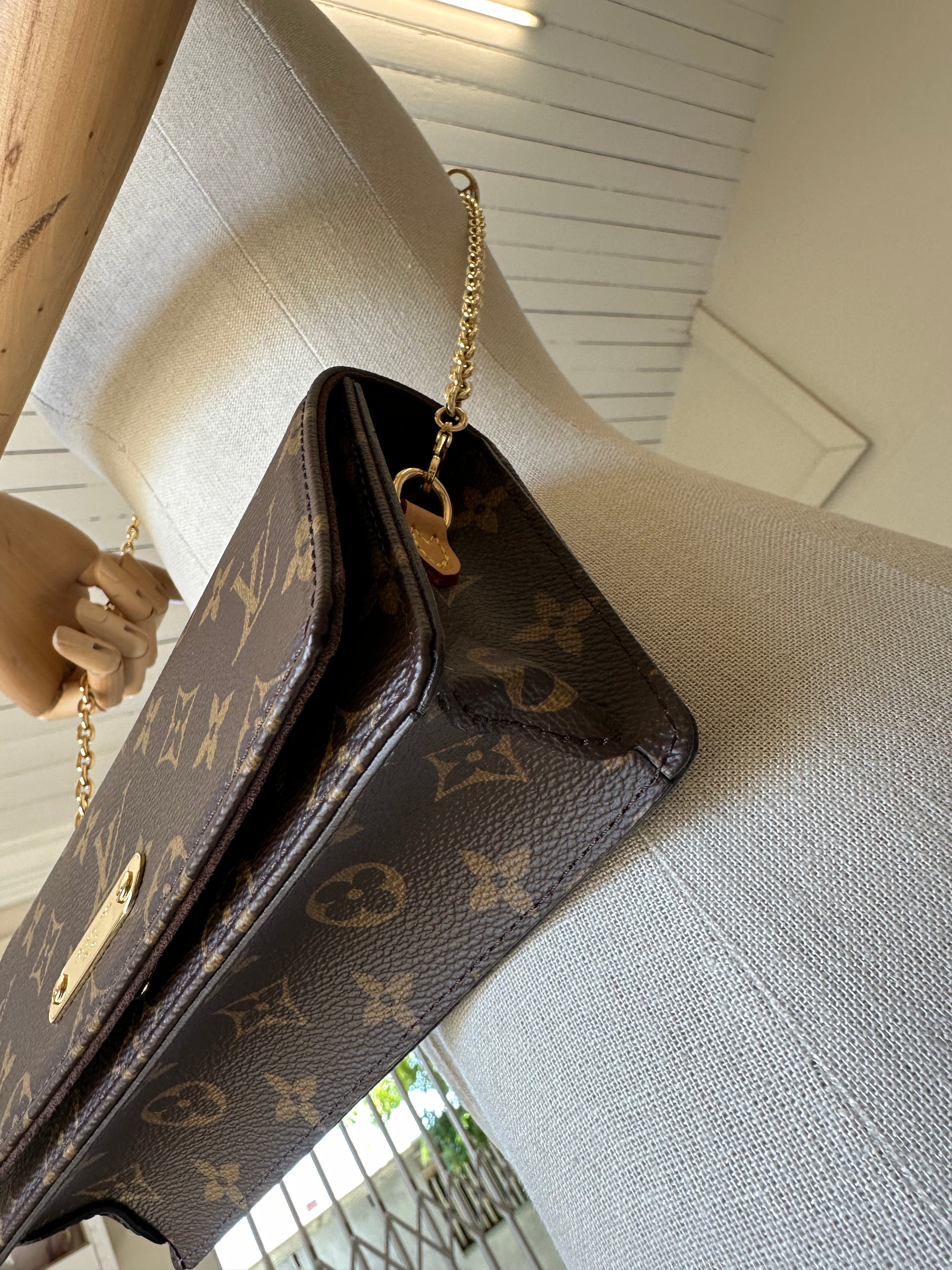 Louis Vuitton Lily Wallet On Chain Bag