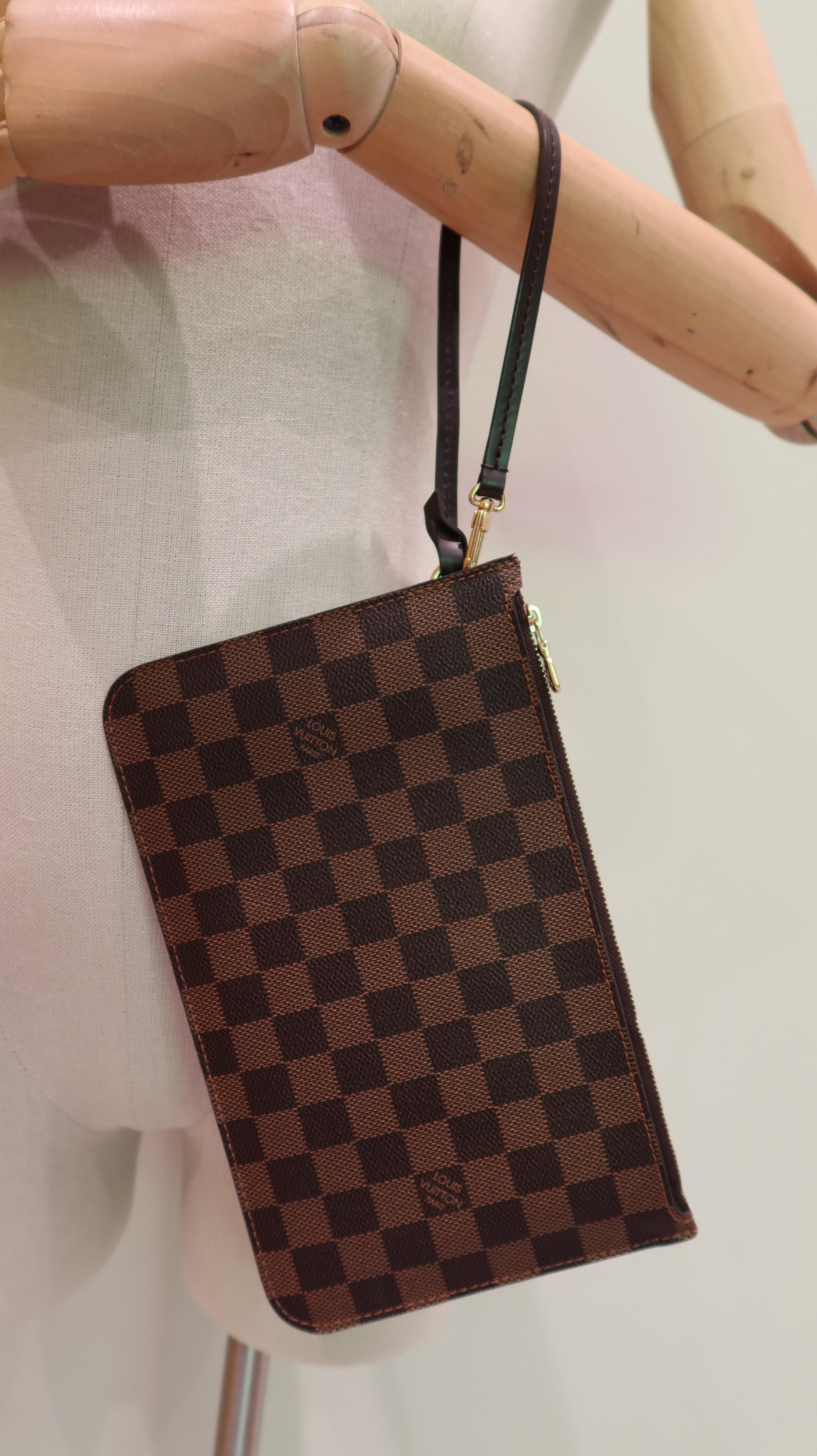 Louis Vuitton Neverfull Pochette