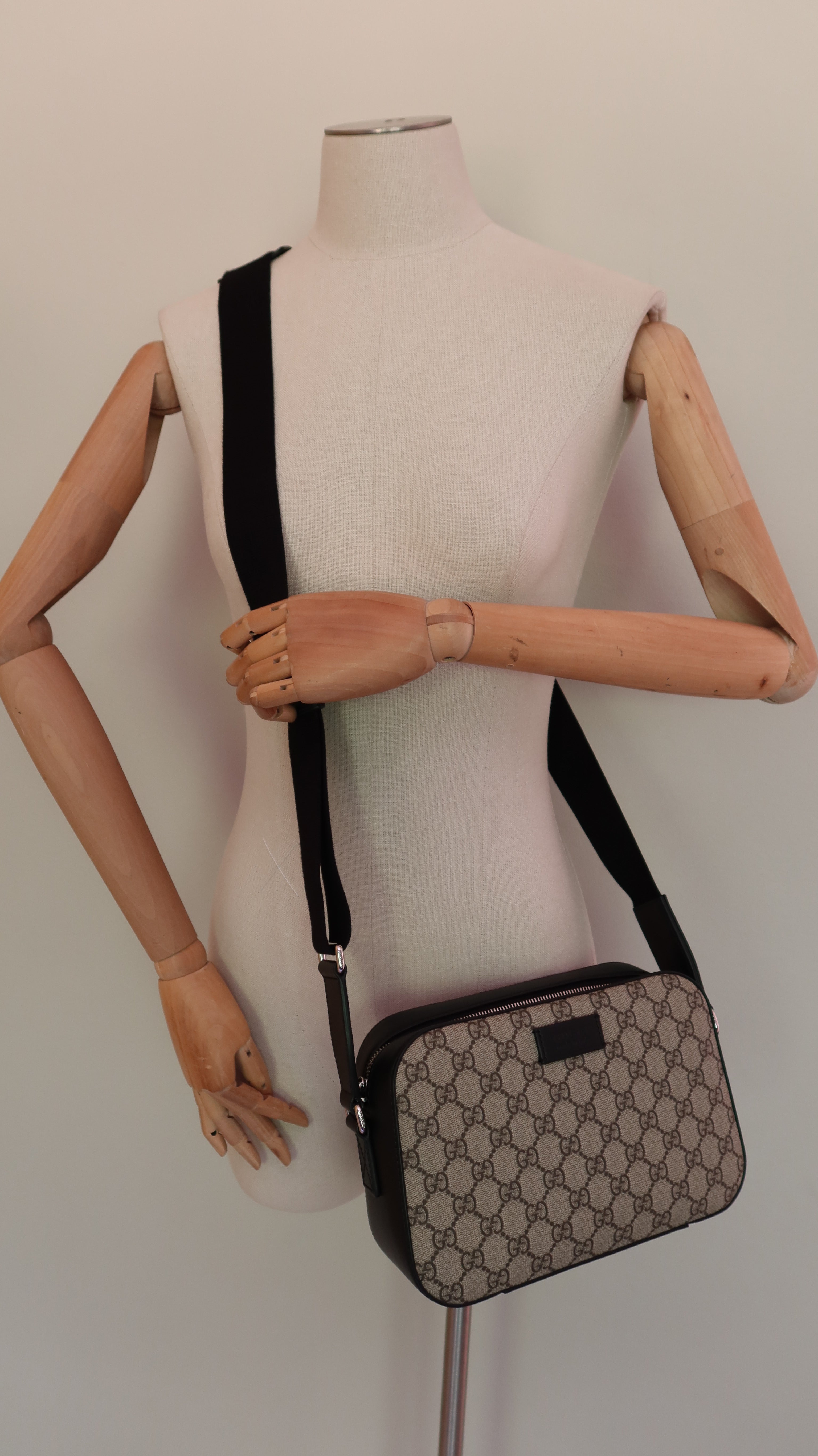 Gucci Supreme Camera Bag