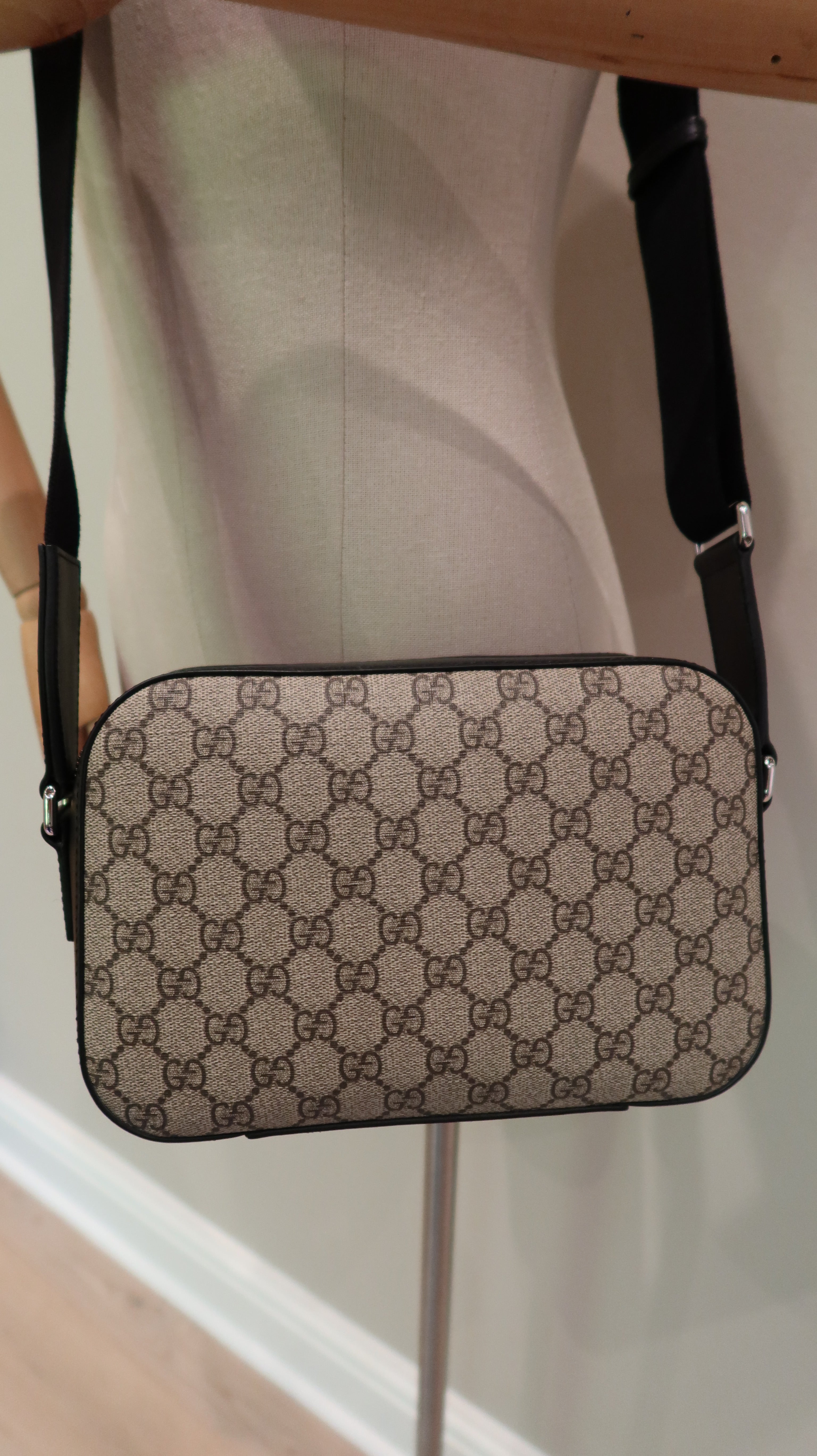 Gucci Supreme Camera Bag