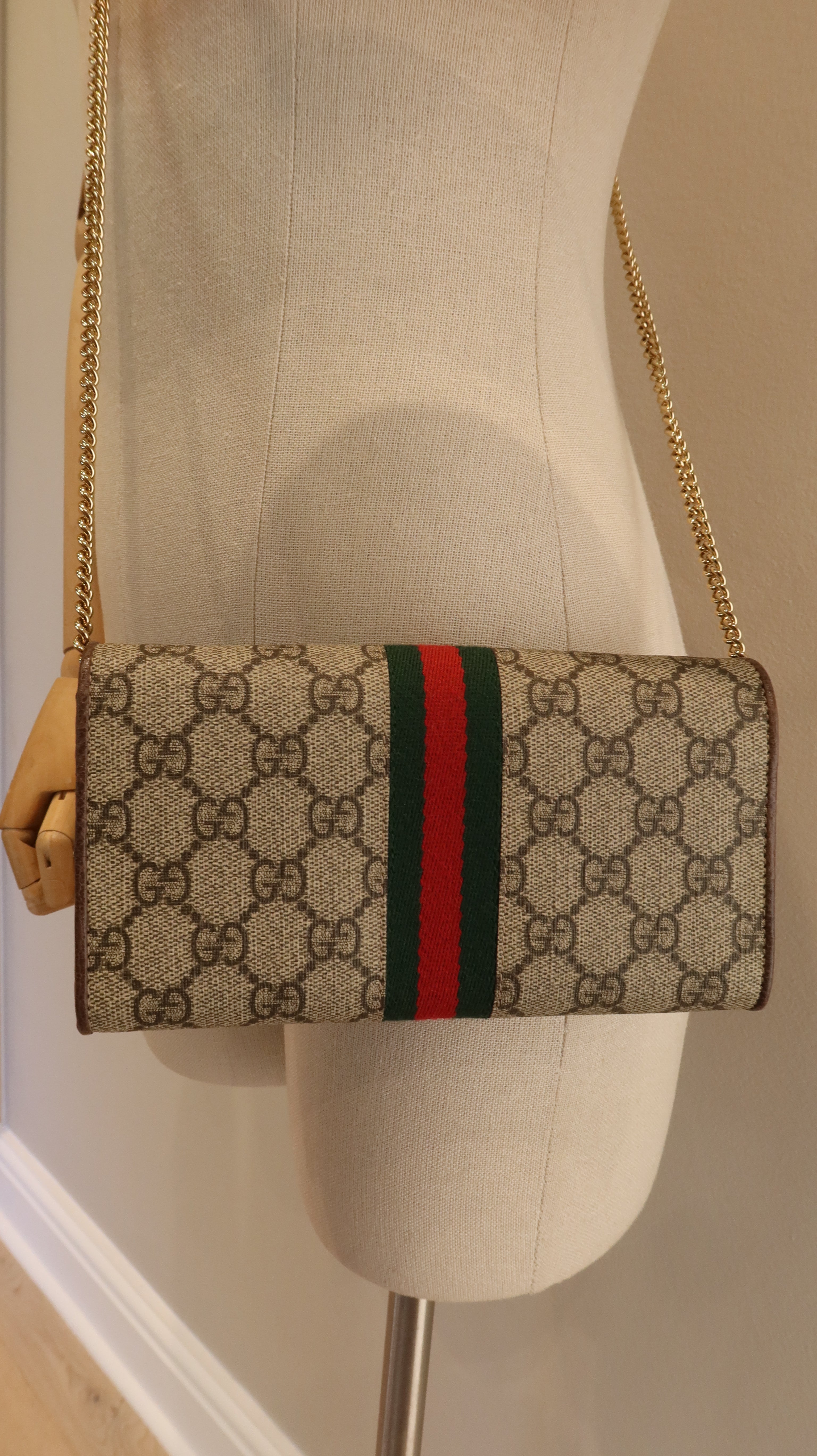 Gucci Wallet On Chain