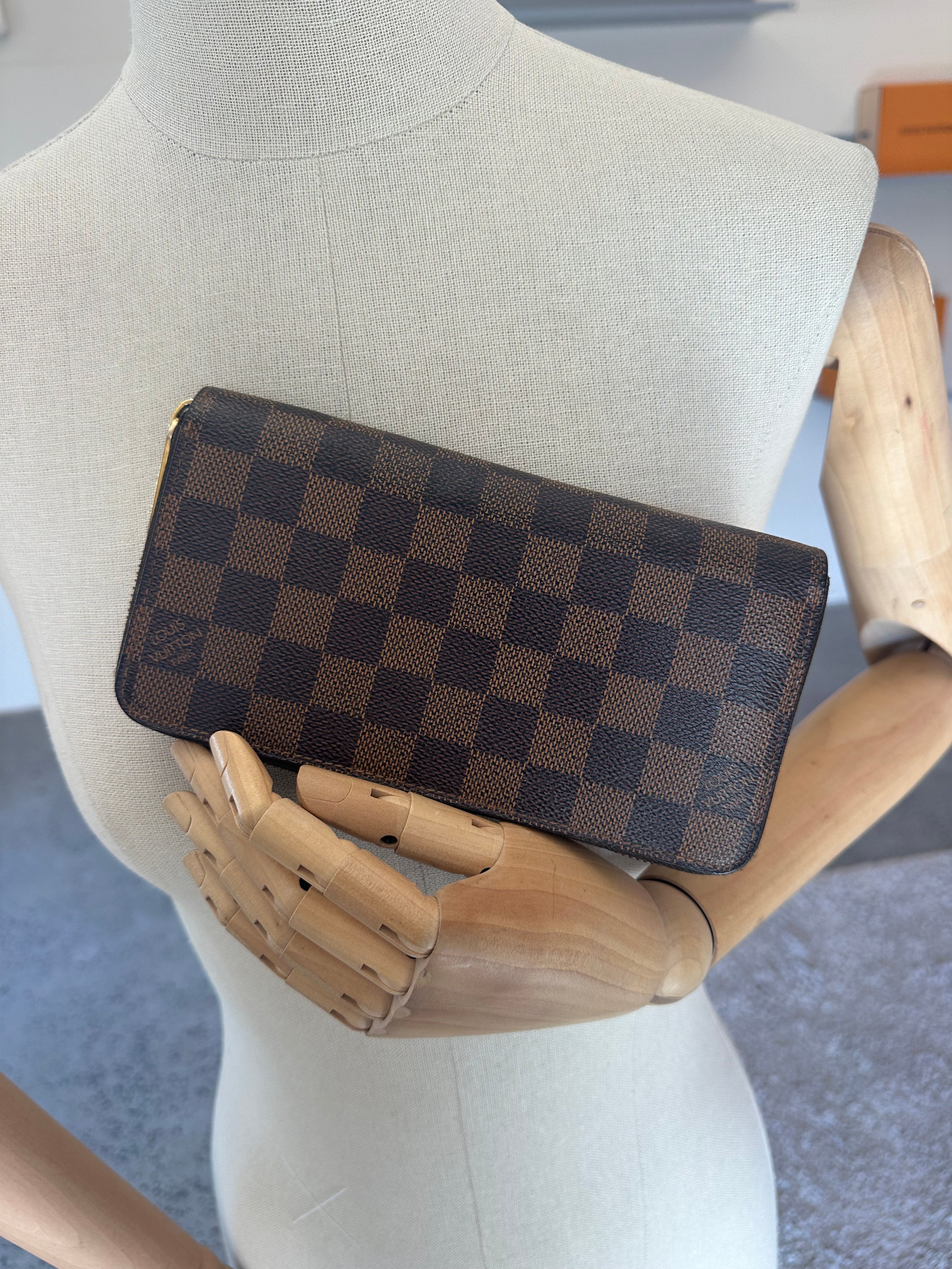 Louis Vuitton Zippy Wallet