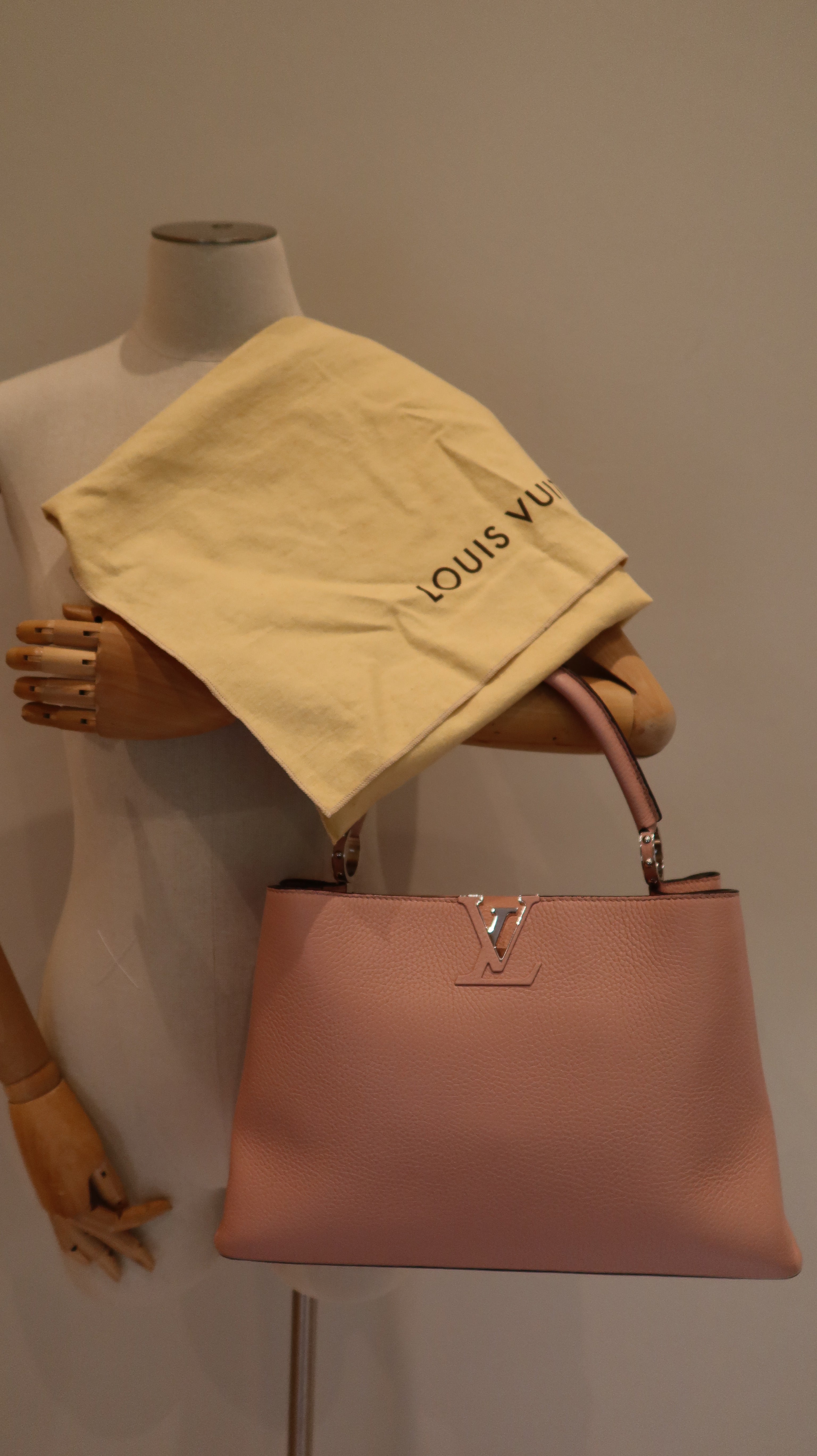 Louis Vuitton Capucines MM