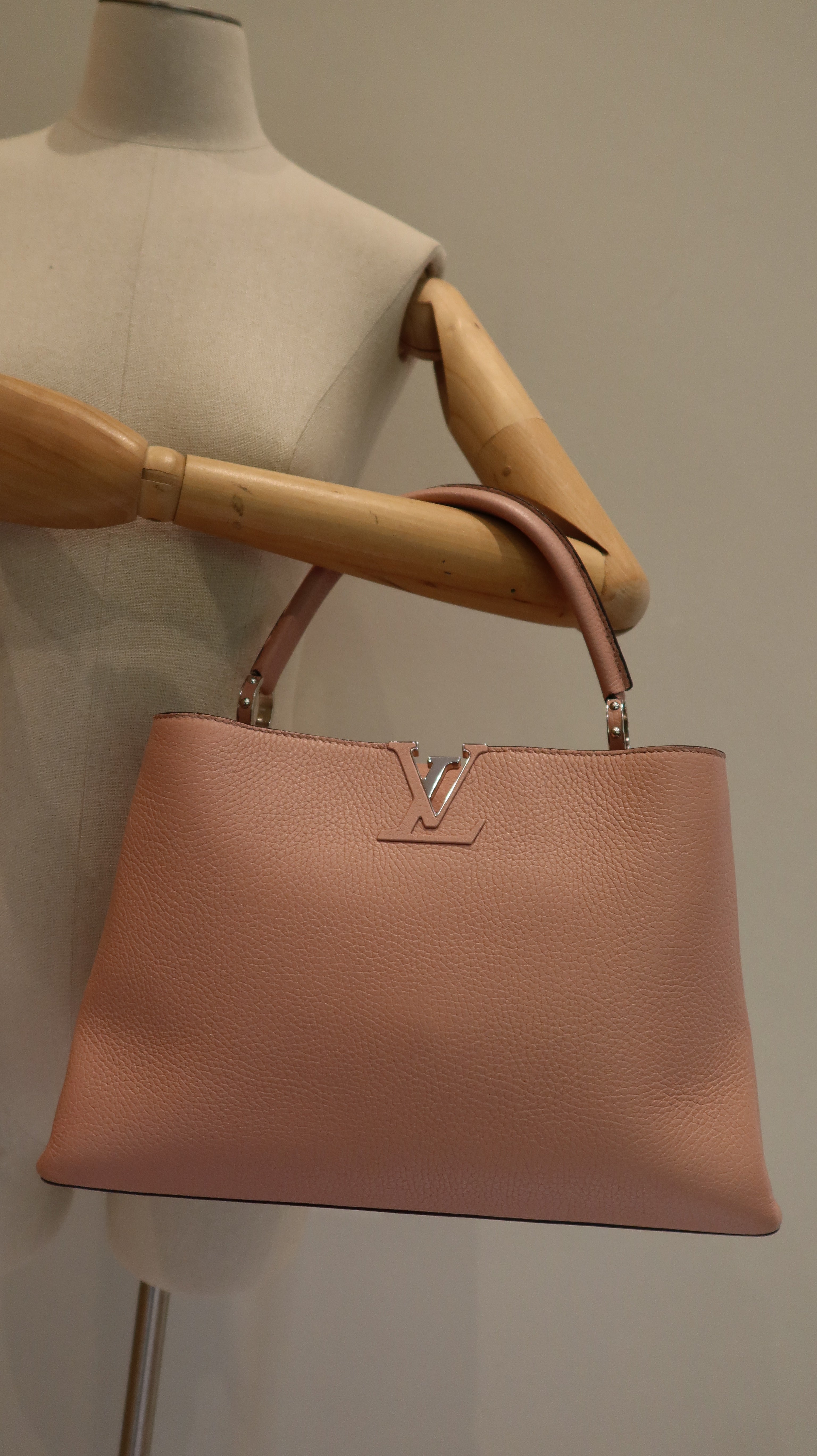 Louis Vuitton Capucines MM