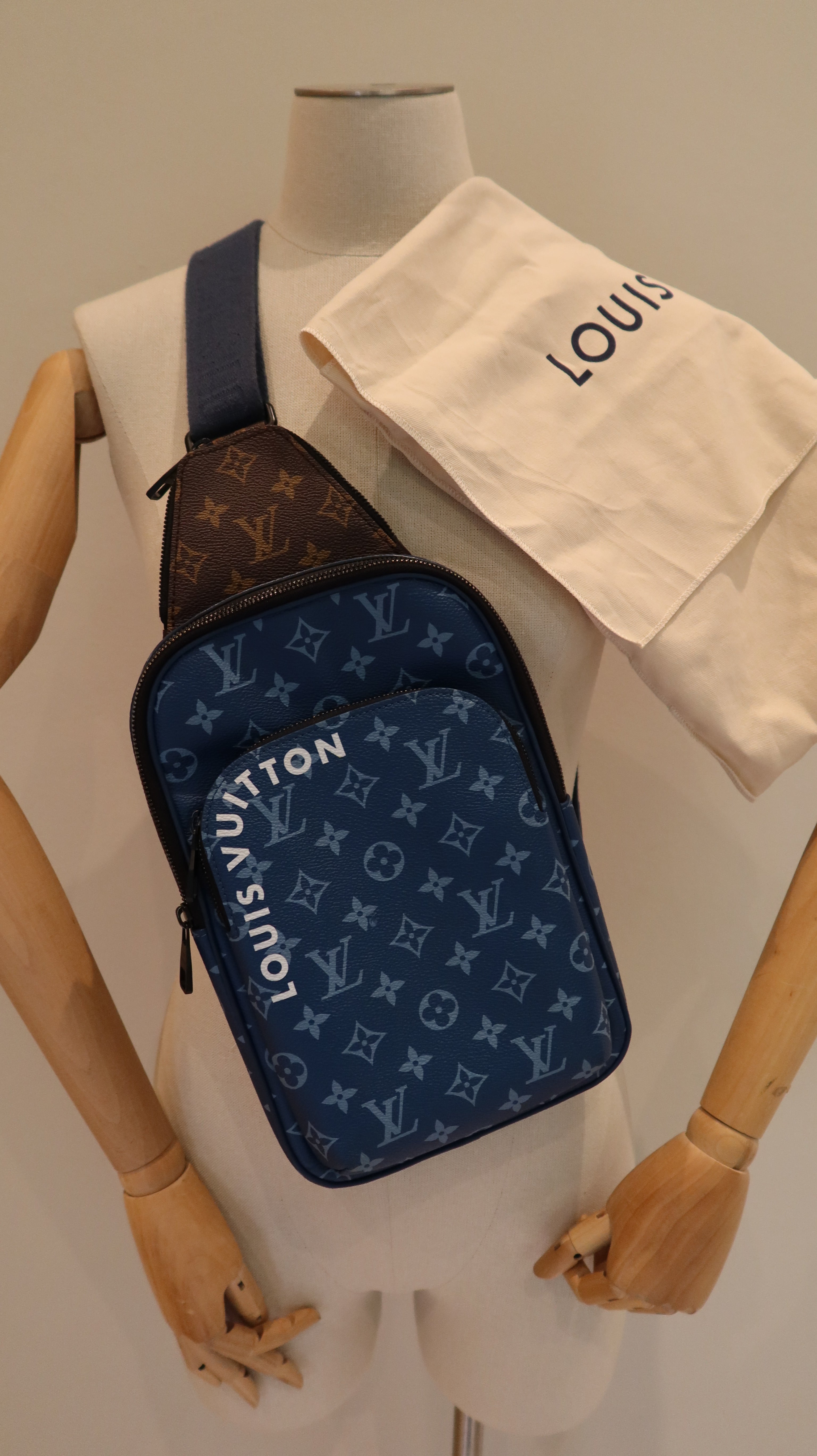 Louis Vuitton Avenue Sling Bag