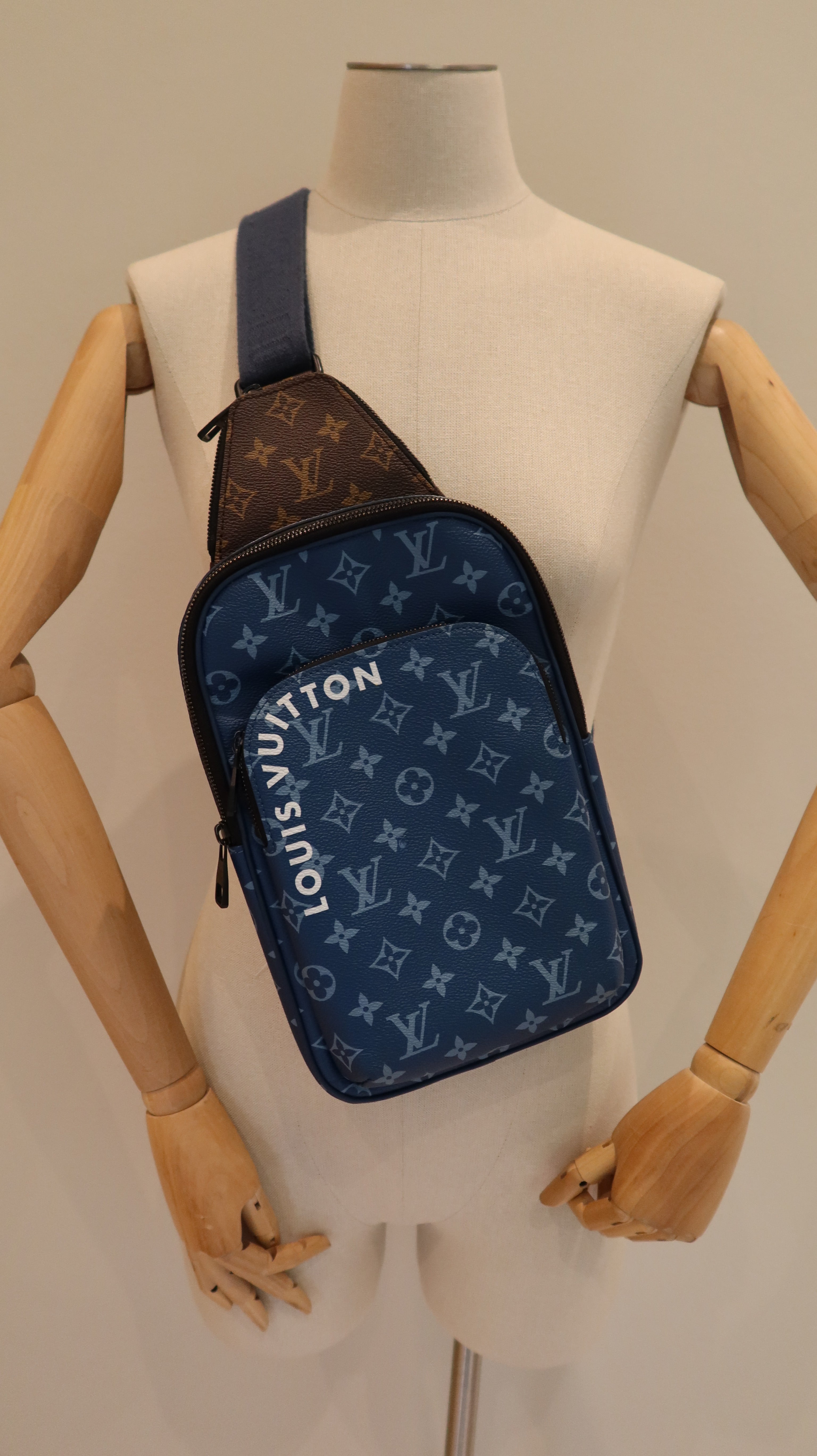 Louis Vuitton Avenue Sling Bag