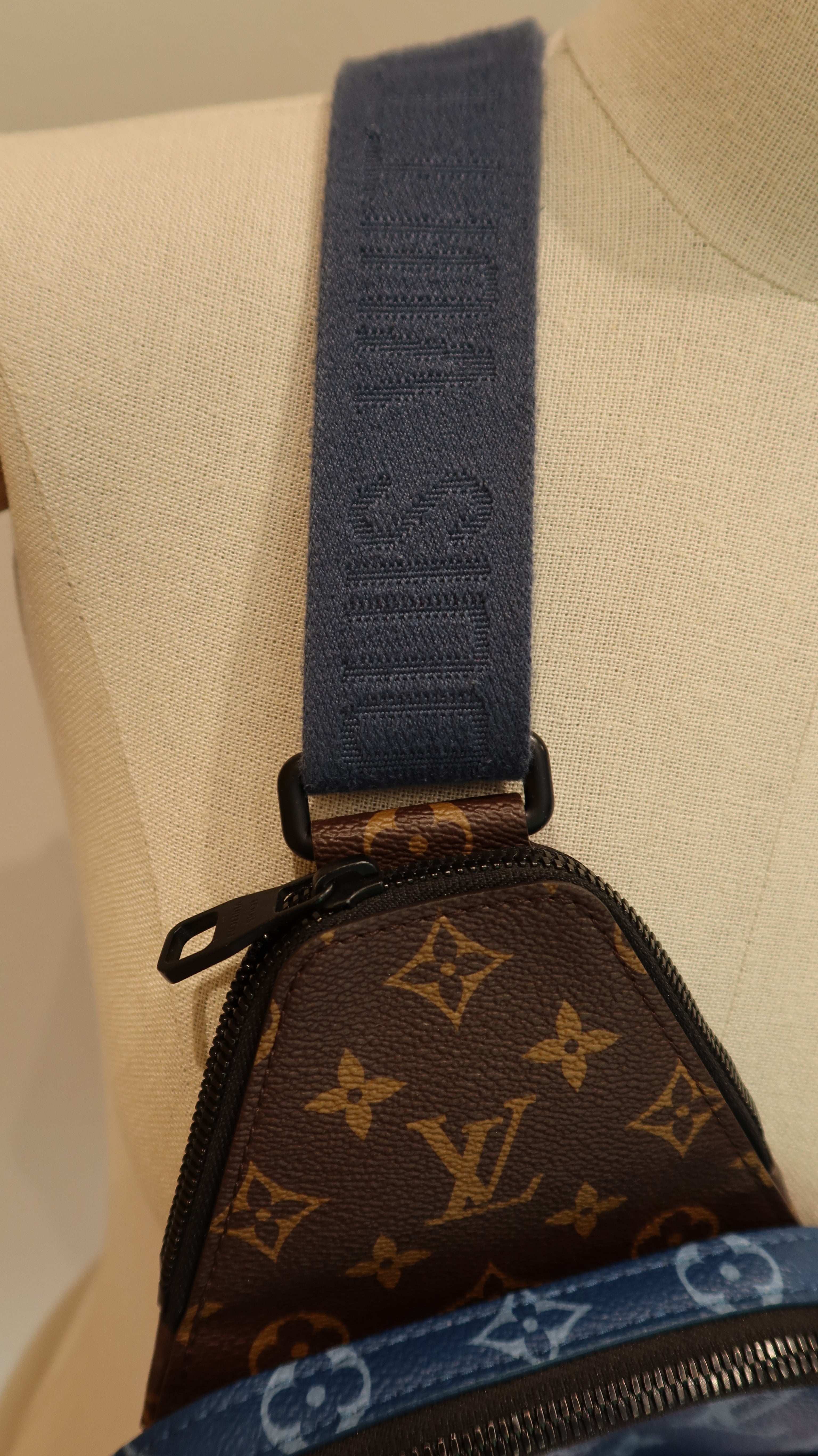 Louis Vuitton Avenue Sling Bag