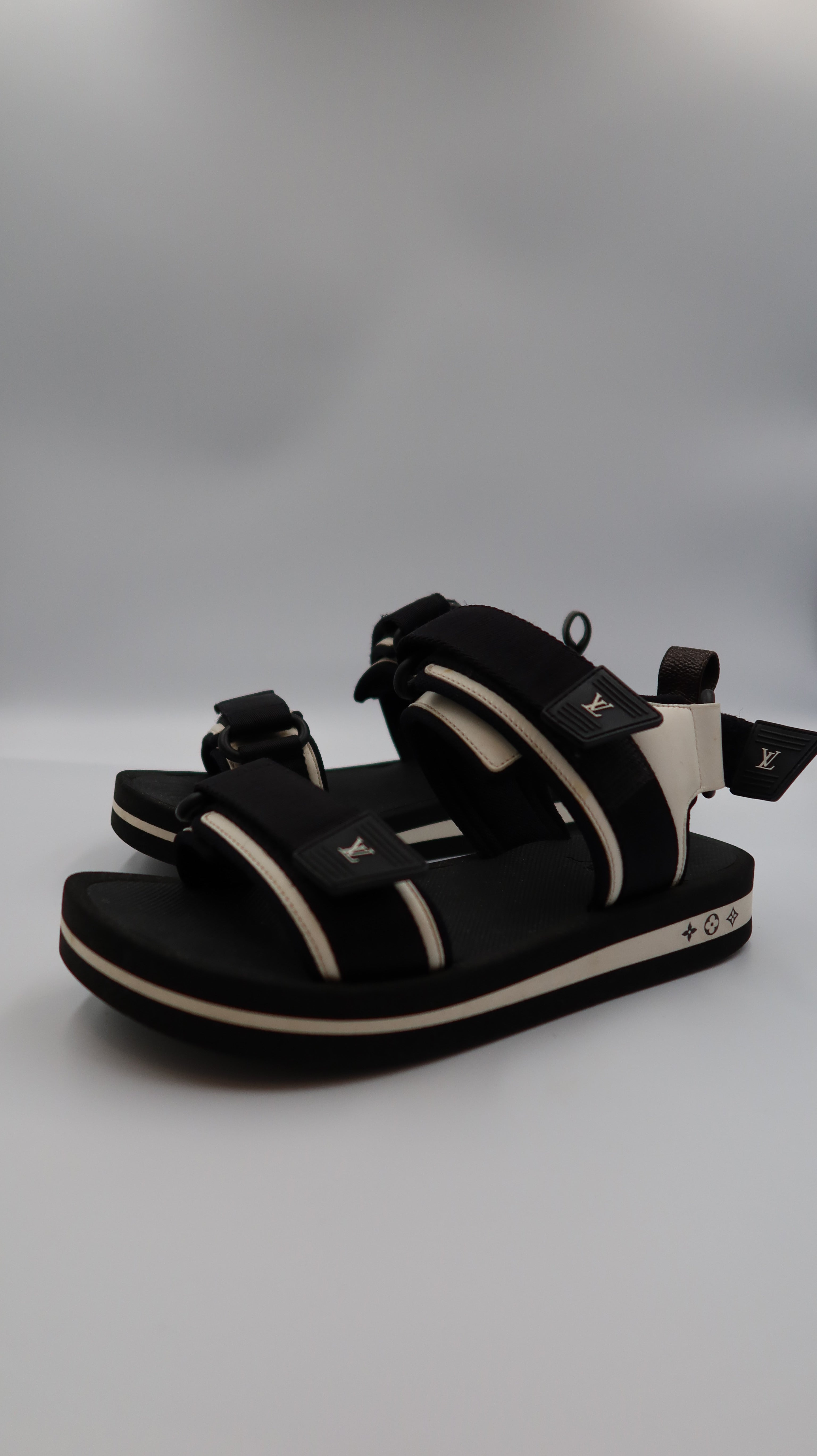 Louis Vuitton Sandals (EU37)