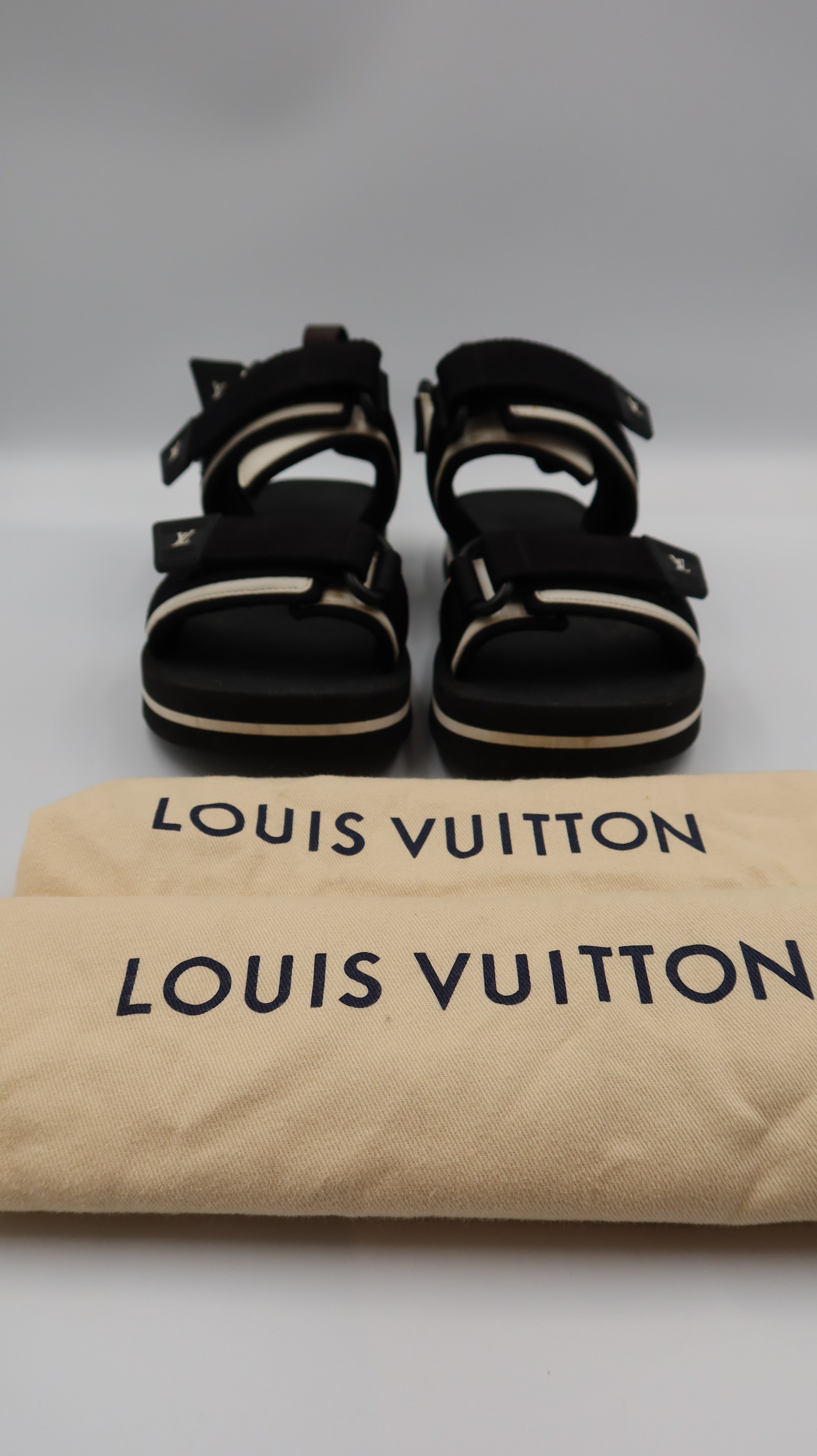 Louis Vuitton Sandals (EU37)