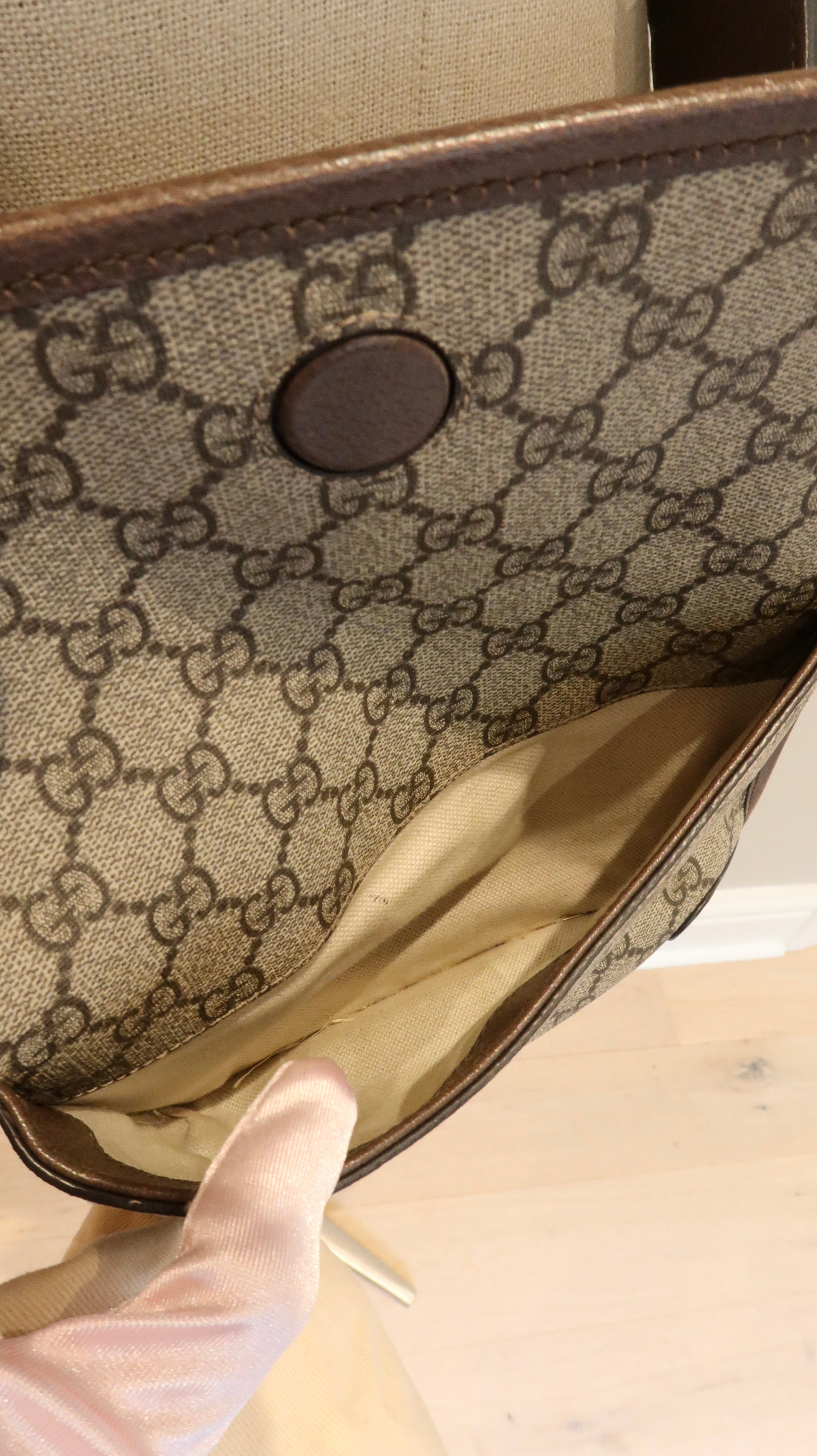 Gucci Supreme Neo Vintage Messenger Bag