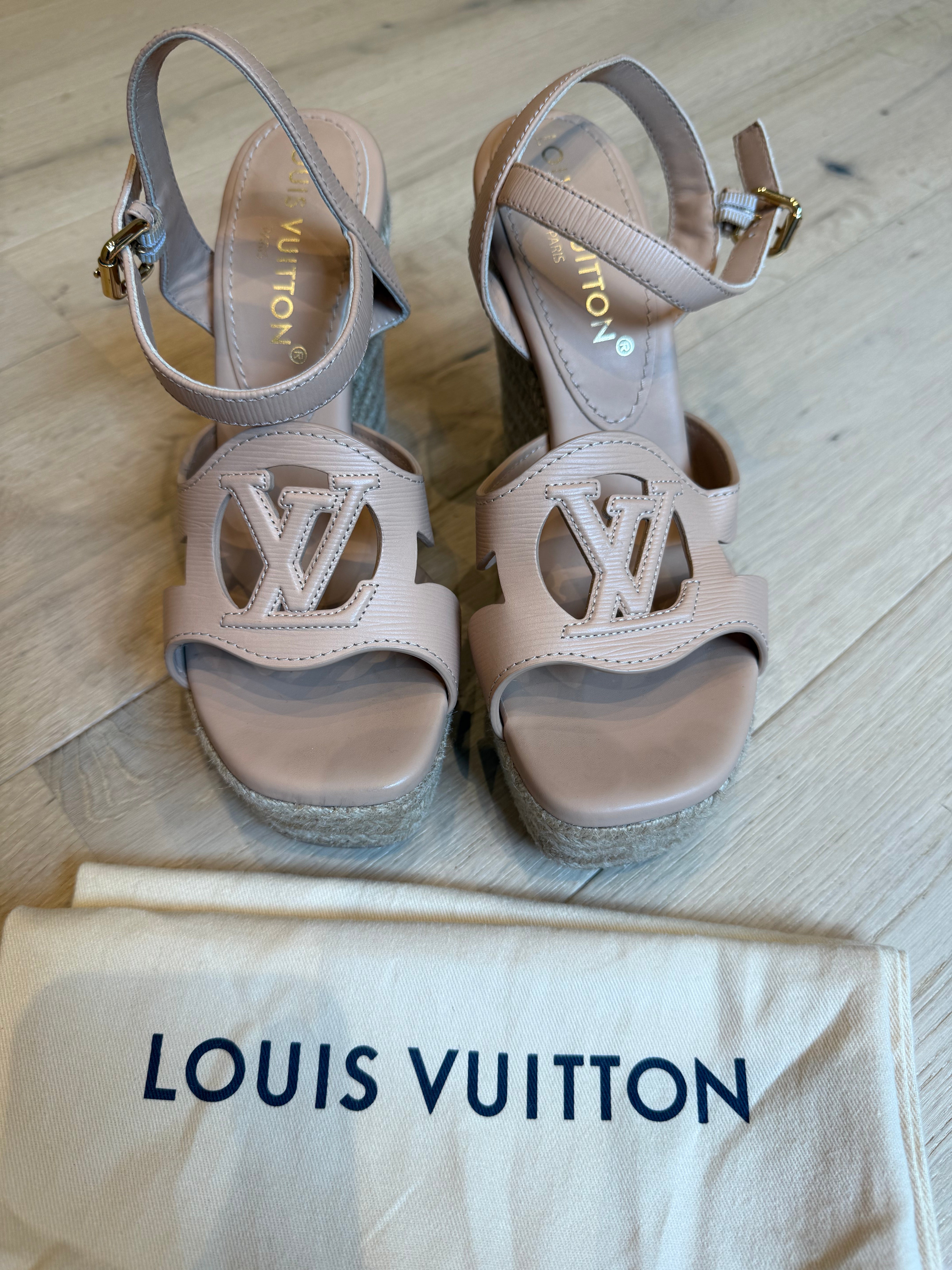 Louis Vuitton Wedges (EU37)