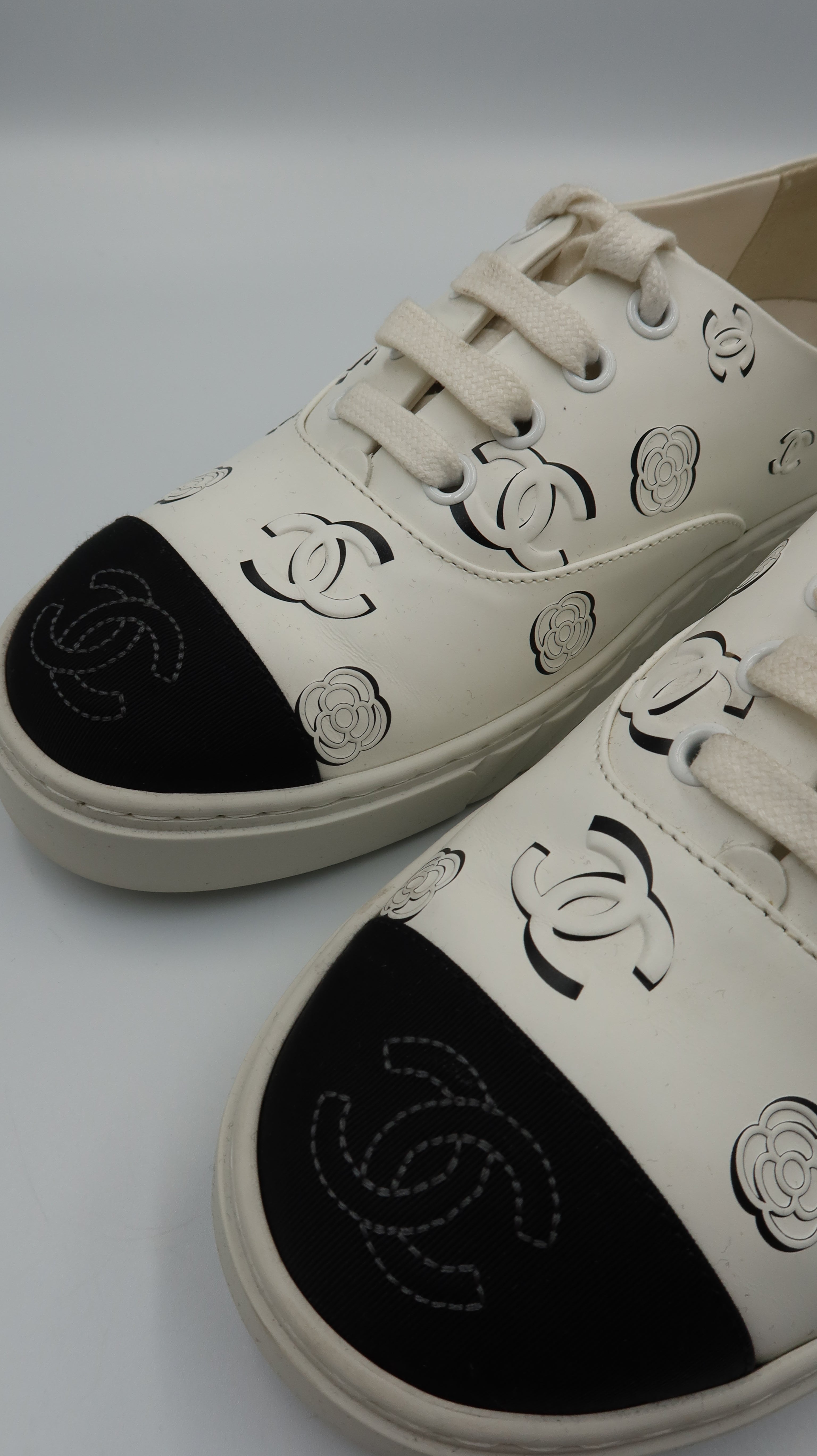 Chanel Sneakers (EU37.5C)