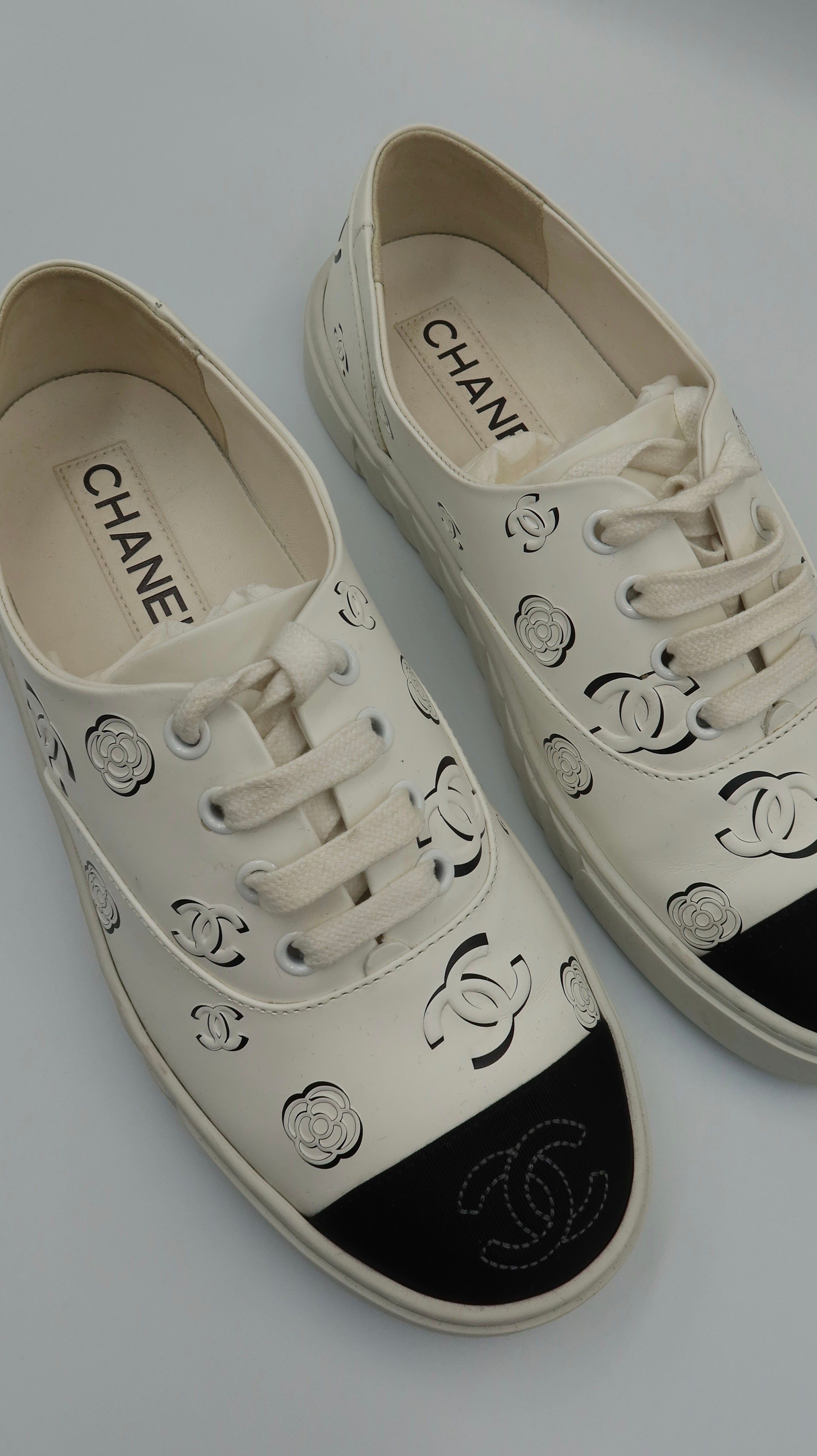 Chanel Sneakers (EU37.5C)