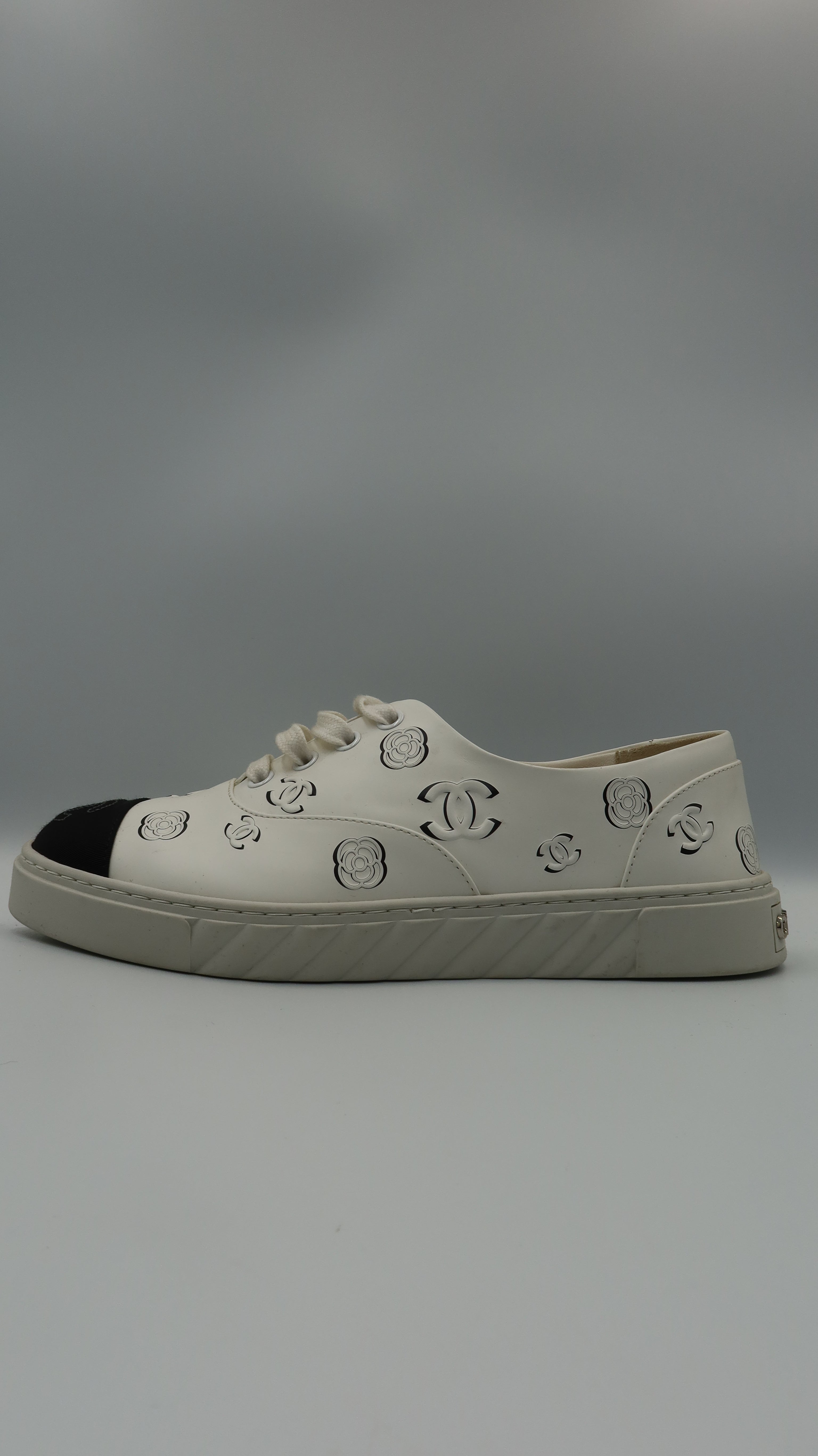 Chanel Sneakers (EU37.5C)