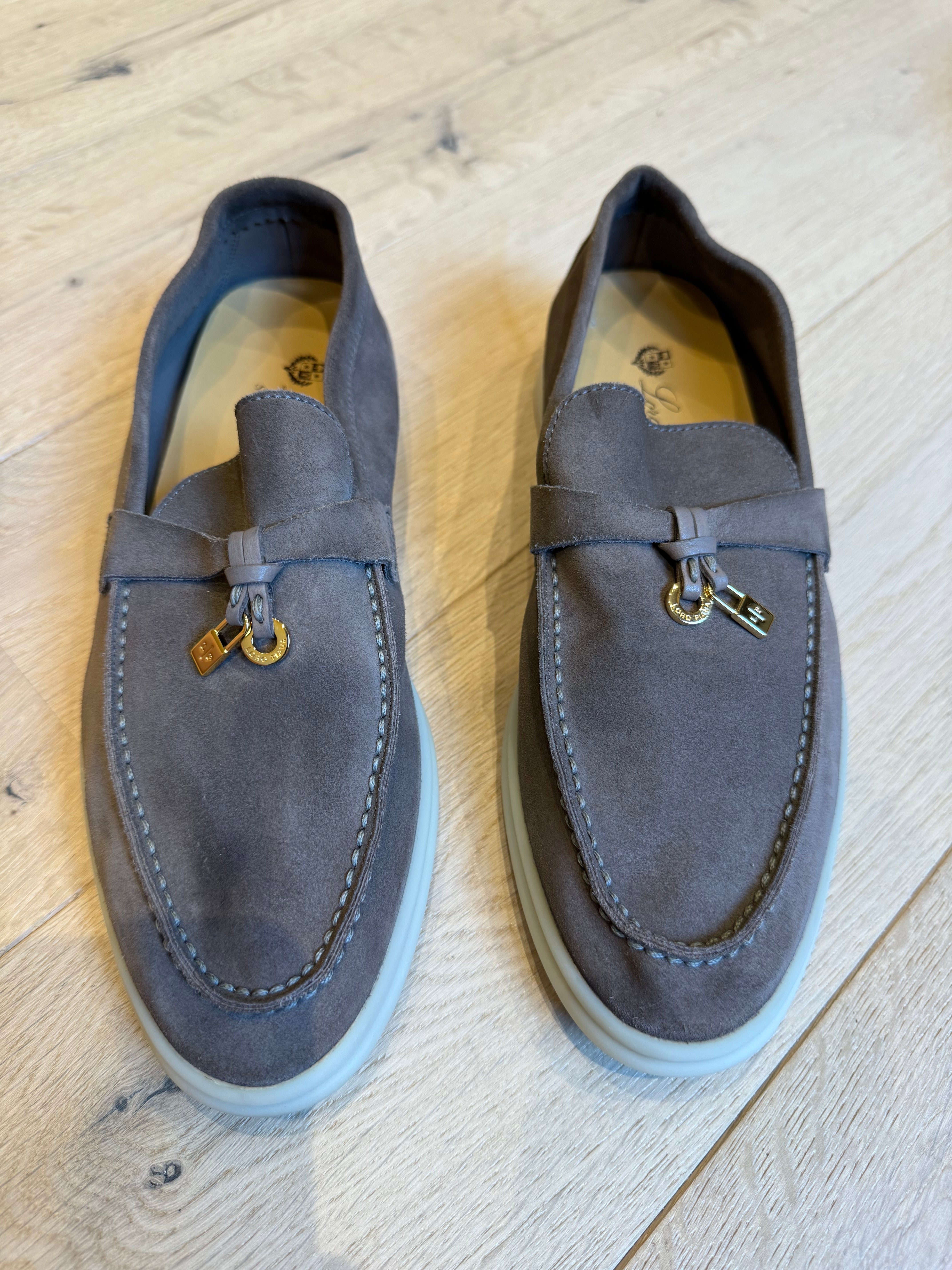 Loro Piana Summer Walks (EU37)