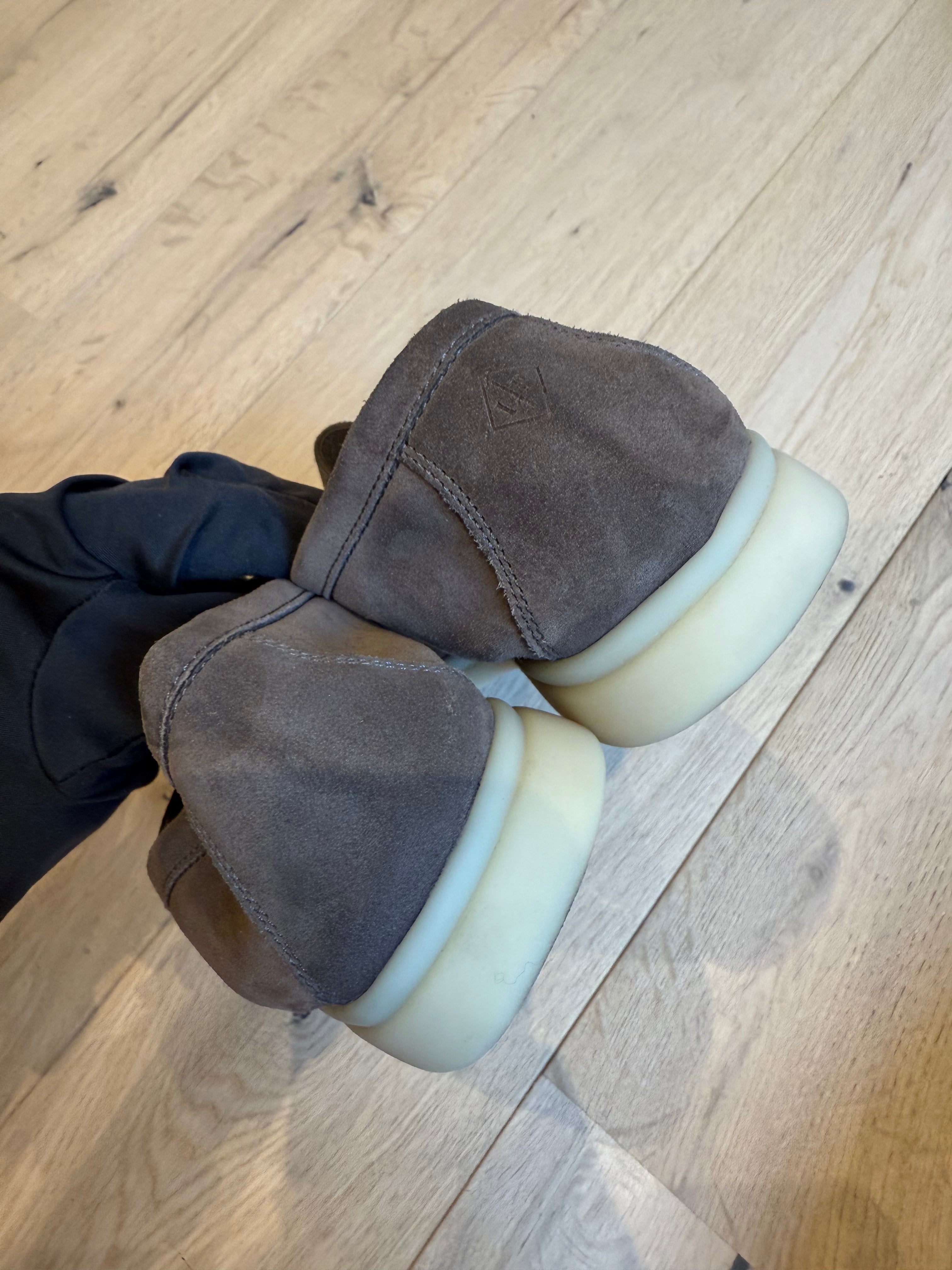 Loro Piana Summer Walks (EU37)