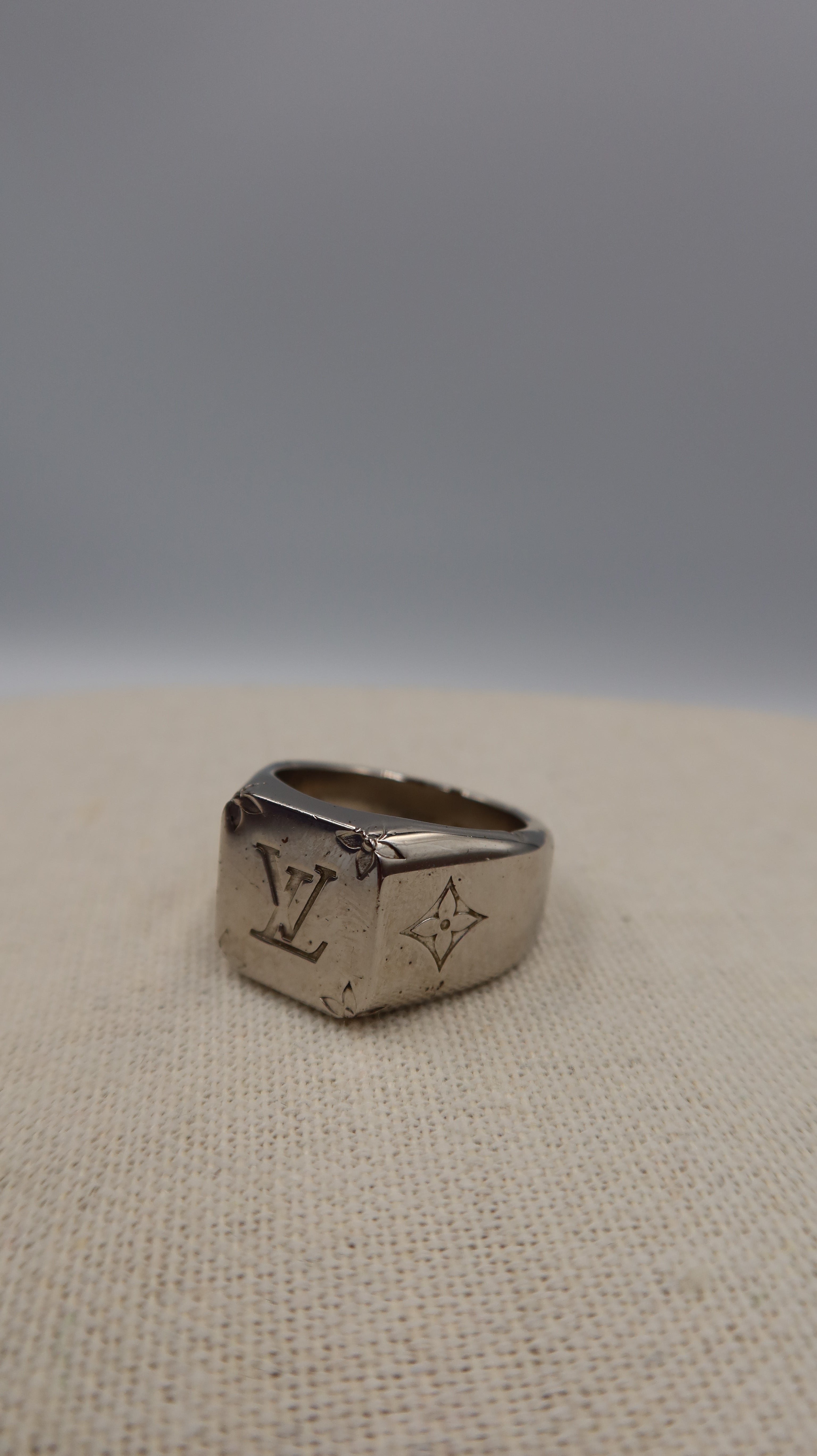 Louis Vuitton Ring (L)